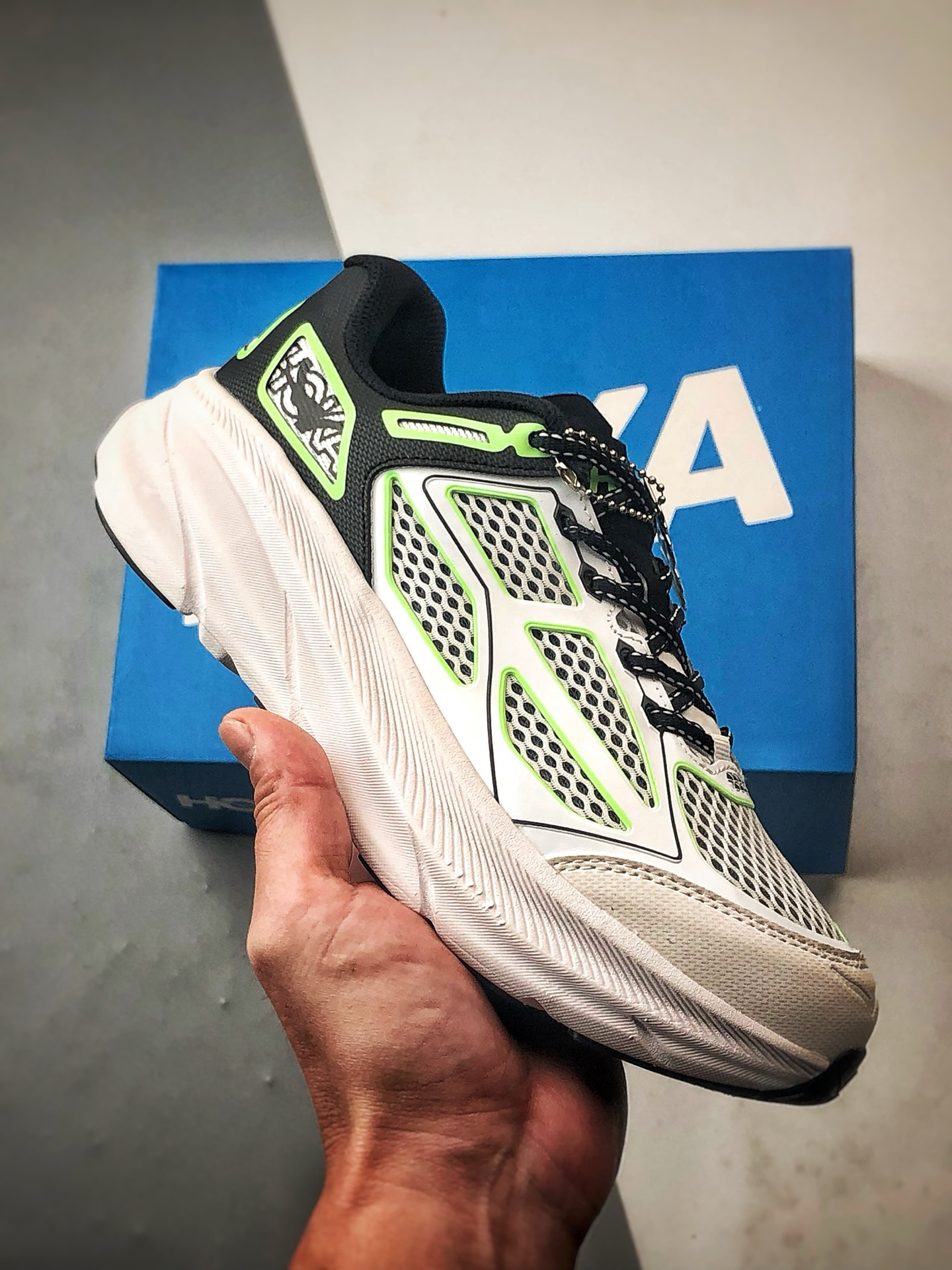 Hoka One One U CliftOne9 黑白绿 克利夫顿9代厚底网织轻量运动慢跑鞋 1155370-BWHT