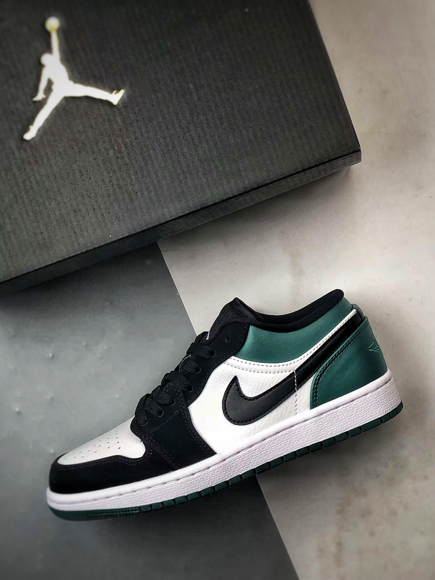 Air Jordan 1 Low 黑白绿 553558-113