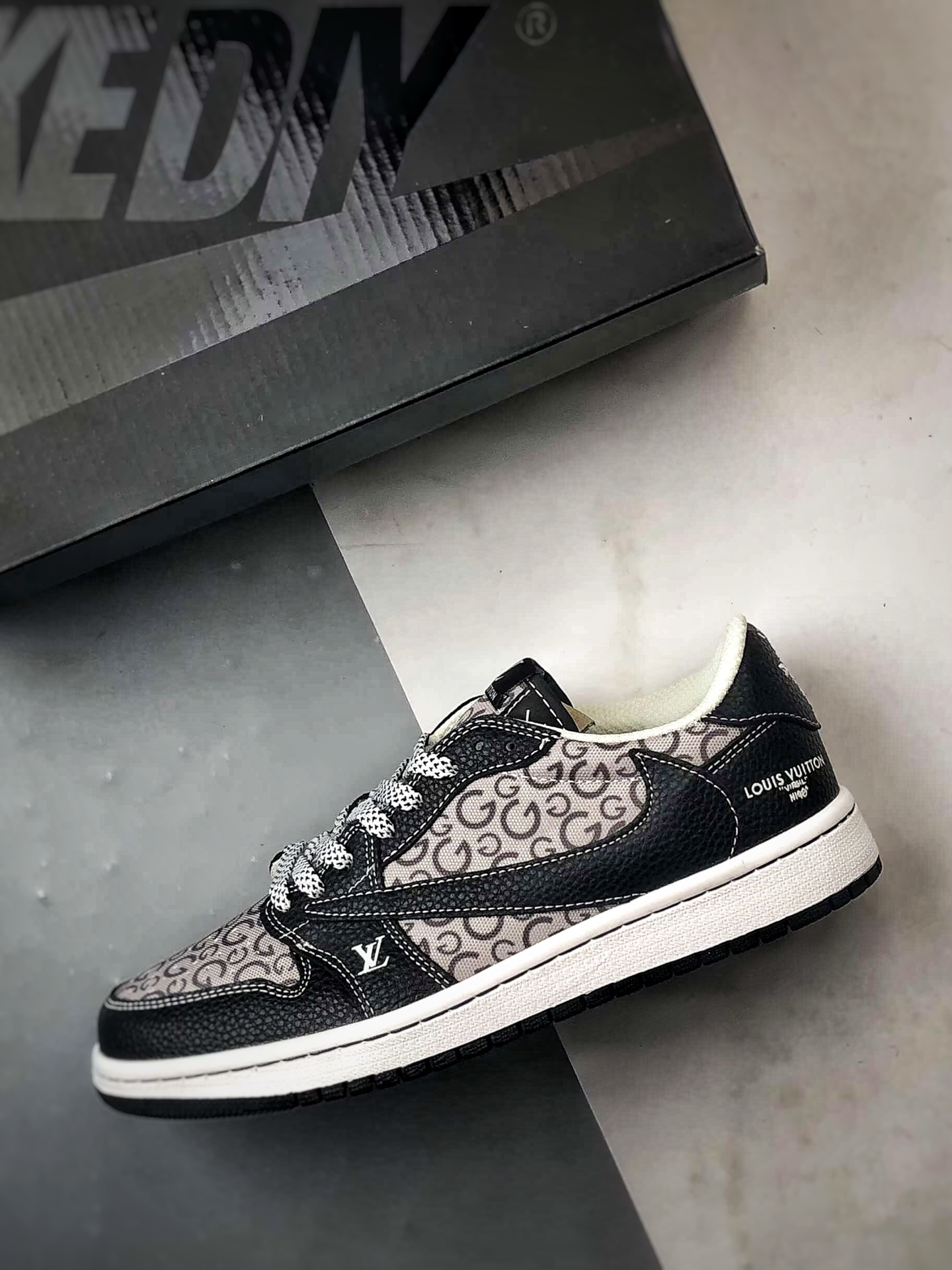 Air Jordan 1 Low ”高端定制” LV印花灰黑倒钩 DZ5899-041