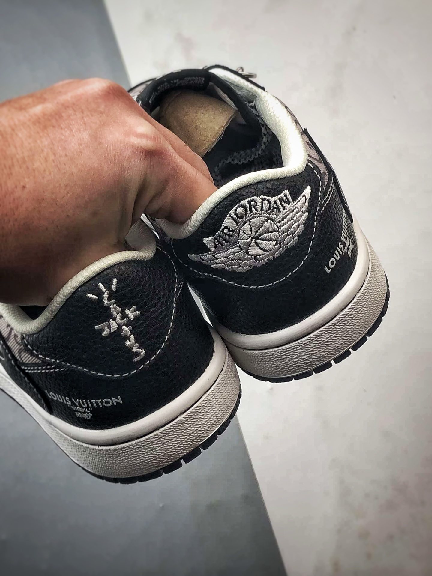 Air Jordan 1 Low ”高端定制” LV印花灰黑倒钩 DZ5899-041