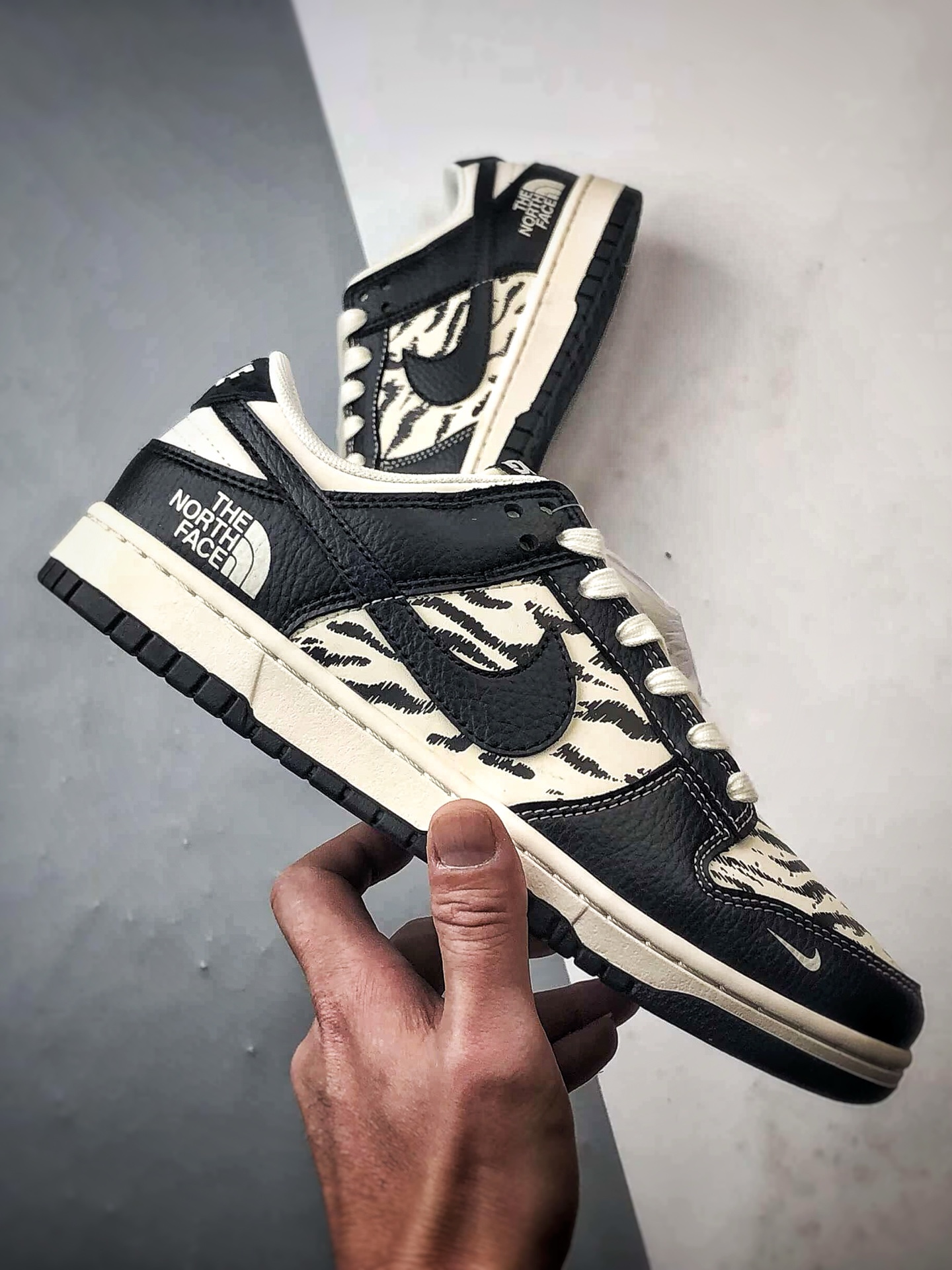 NK Dunk Low Retro ”DIY高端定制” 北面涂鸦米白黑 低帮休闲运动板鞋 QW5836-028