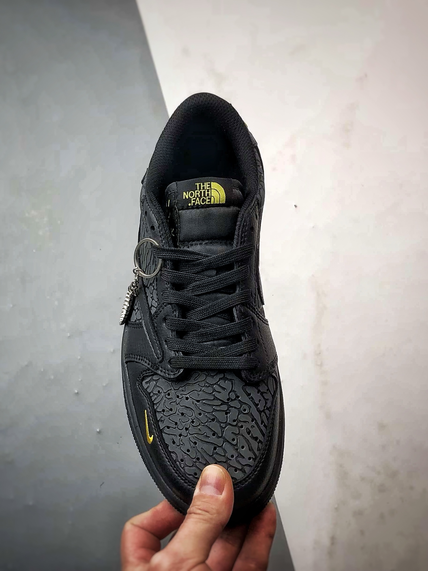 Air Jordan 1 Low ”高端定制” 北面爆裂纹黑金倒钩 DZ5899-043 Air Jordan 1 Low ”高端定制” 北面爆裂纹黑金倒钩 DZ5899-043