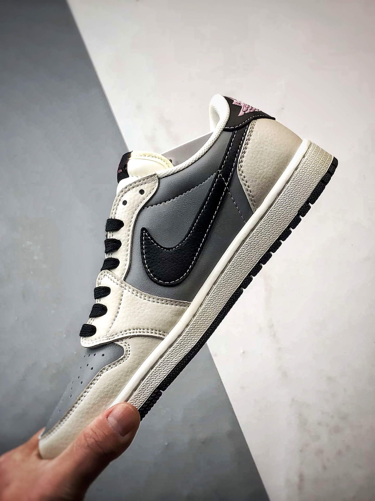 270 Air Jordan 1 Low ”高端定制” LV米灰黑倒钩 DZ2688-005-Chinese UA Cheap High Quatity Brand Clothes Bags handbags Sneakers wholesale wholesaler seller from China Factory suppliers Fashion Clothing Shoes best Quality Beautiful Price 270 Air Jordan 1 Low ”高端定制” LV米灰黑倒钩 DZ2688-005
