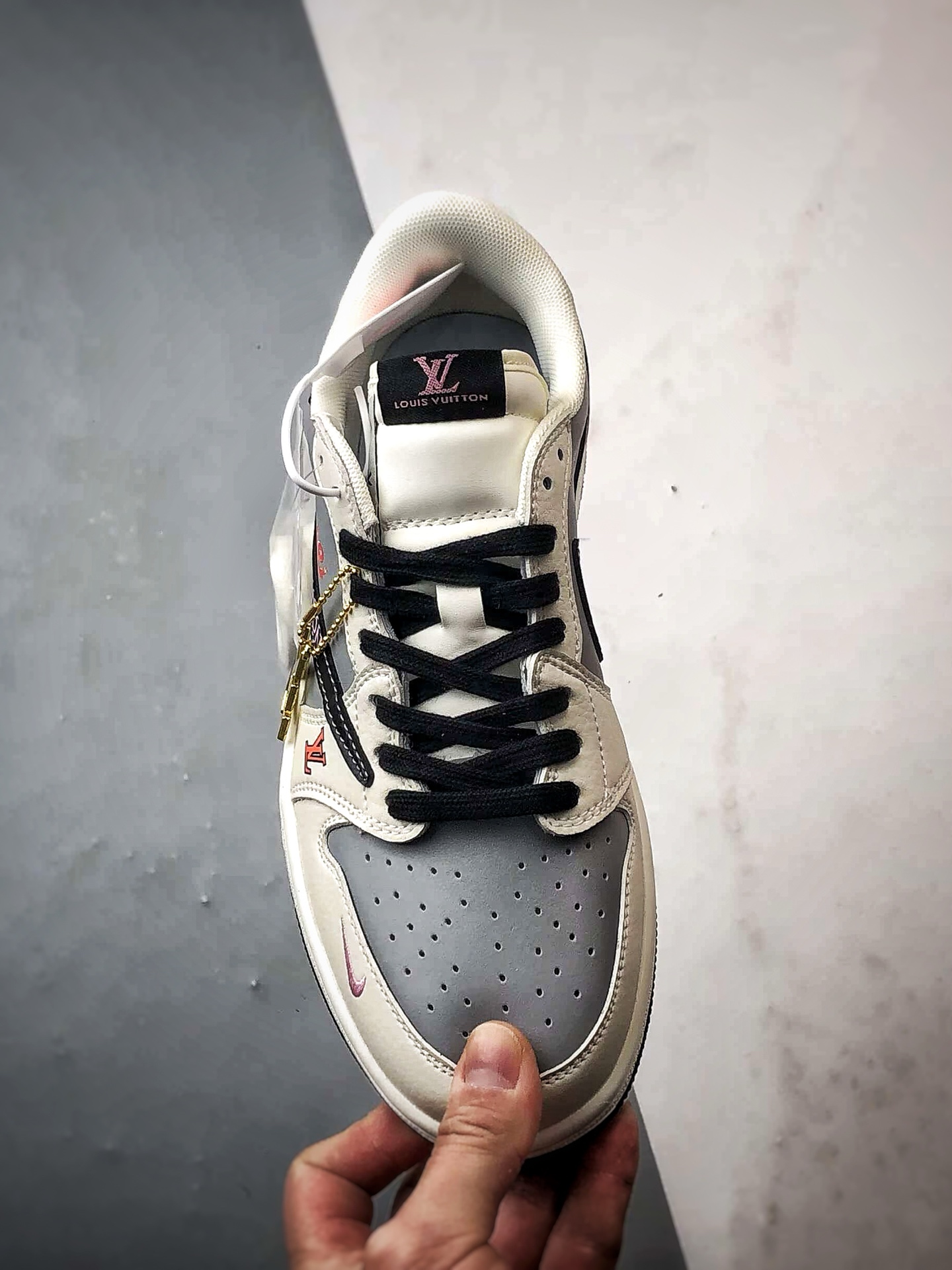 270 Air Jordan 1 Low ”高端定制” LV米灰黑倒钩 DZ2688-005-Chinese UA Cheap High Quatity Brand Clothes Bags handbags Sneakers wholesale wholesaler seller from China Factory suppliers Fashion Clothing Shoes best Quality Beautiful Price 270 Air Jordan 1 Low ”高端定制” LV米灰黑倒钩 DZ2688-005