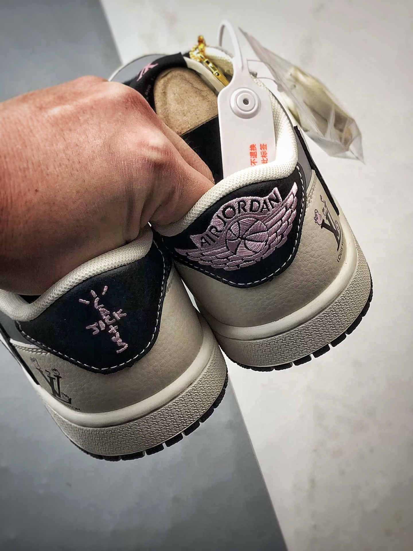 270 Air Jordan 1 Low ”高端定制” LV米灰黑倒钩 DZ2688-005-Chinese UA Cheap High Quatity Brand Clothes Bags handbags Sneakers wholesale wholesaler seller from China Factory suppliers Fashion Clothing Shoes best Quality Beautiful Price 270 Air Jordan 1 Low ”高端定制” LV米灰黑倒钩 DZ2688-005
