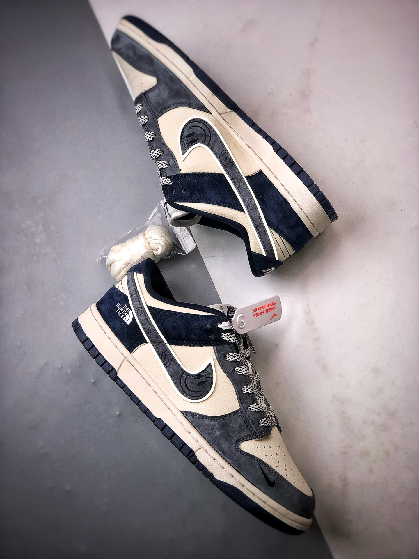 NK Dunk Low Retro ”DIY高端定制” 北面麂皮米灰黑 低帮休闲运动板鞋 MN1688-102 NK Dunk Low Retro ”DIY高端定制” 北面麂皮米灰黑 低帮休闲运动板鞋 MN1688-102