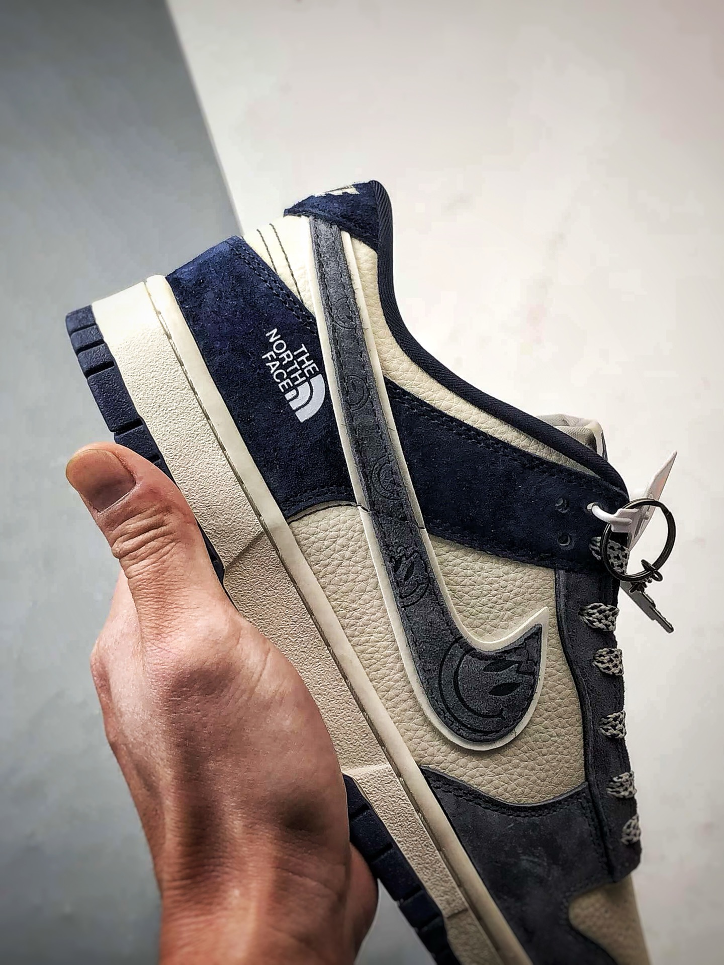 NK Dunk Low Retro ”DIY高端定制” 北面麂皮米灰黑 低帮休闲运动板鞋 MN1688-102 NK Dunk Low Retro ”DIY高端定制” 北面麂皮米灰黑 低帮休闲运动板鞋 MN1688-102