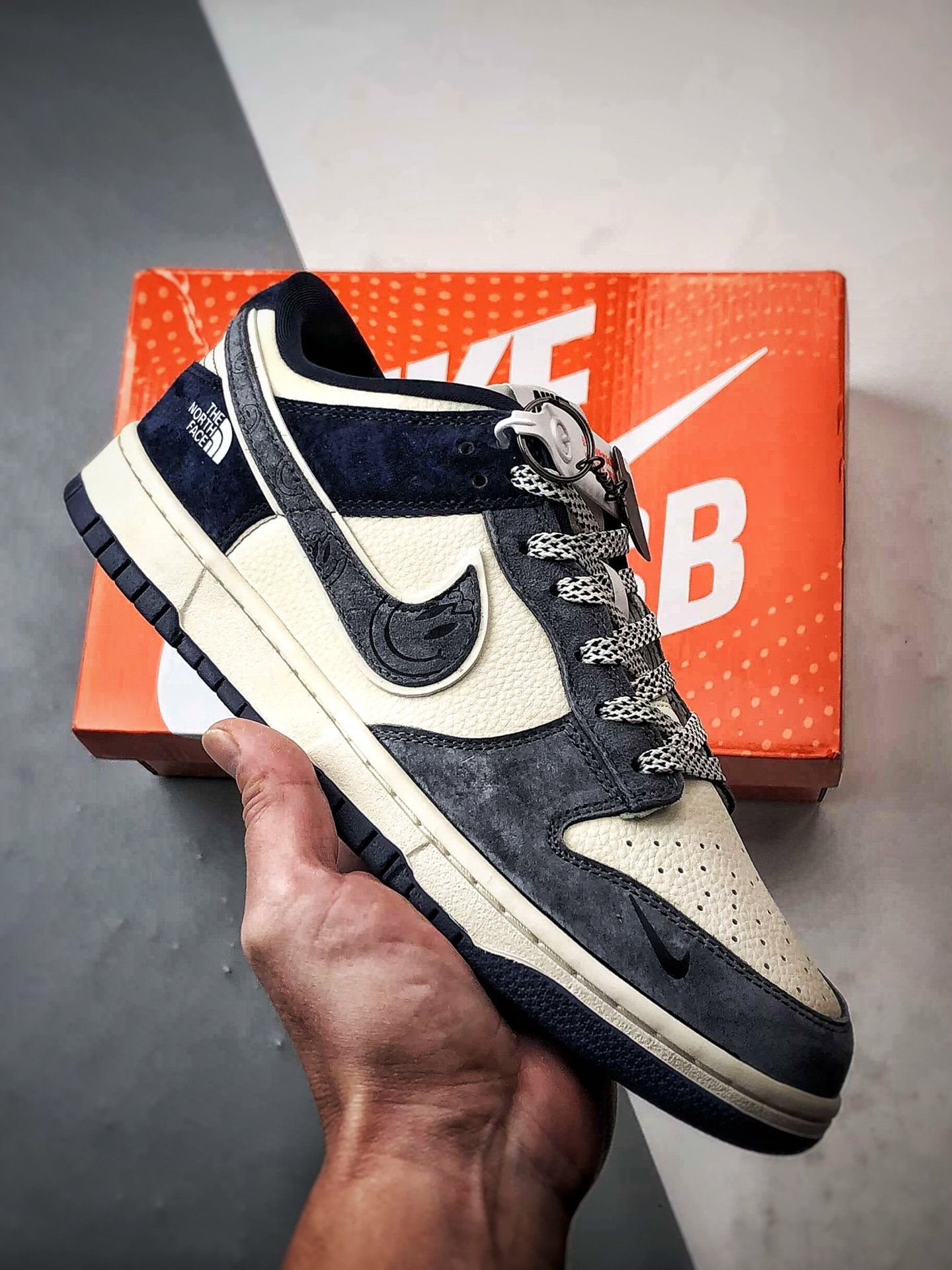 NK Dunk Low Retro ”DIY高端定制” 北面麂皮米灰黑 低帮休闲运动板鞋 MN1688-102 NK Dunk Low Retro ”DIY高端定制” 北面麂皮米灰黑 低帮休闲运动板鞋 MN1688-102
