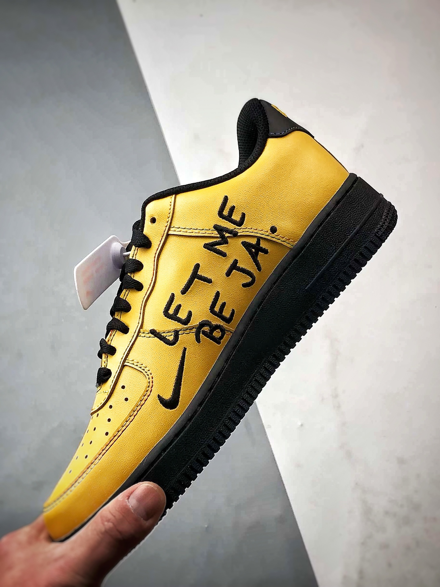 Air Force 1 '07 Low 莫兰特黄黑 IQ2713-700