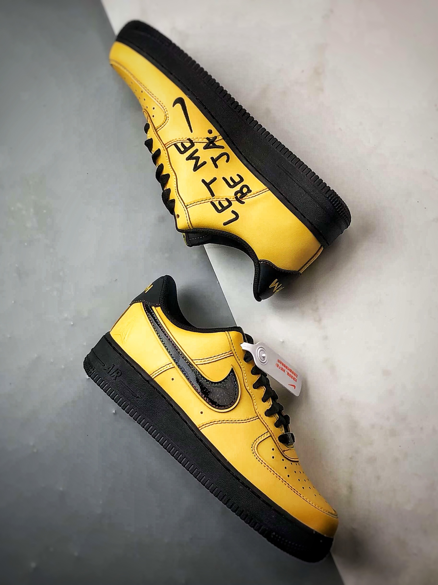 Air Force 1 '07 Low 莫兰特黄黑 IQ2713-700