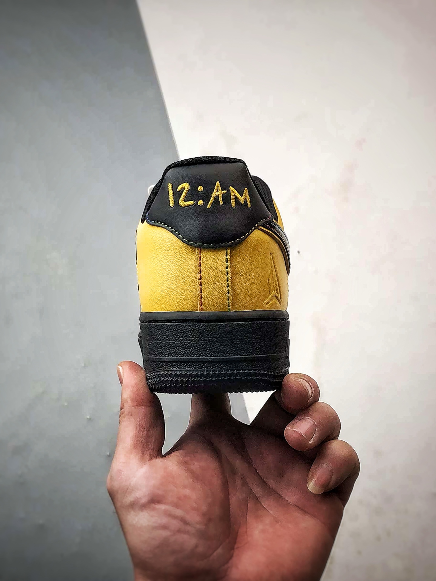 Air Force 1 '07 Low 莫兰特黄黑 IQ2713-700
