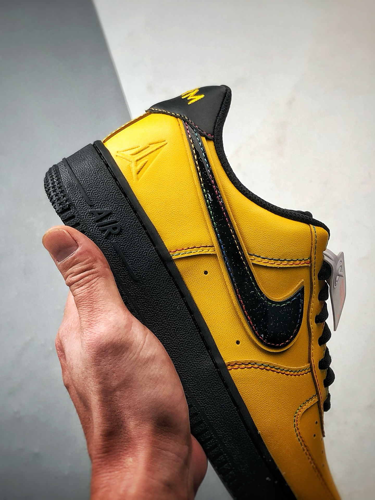 Air Force 1 '07 Low 莫兰特黄黑 IQ2713-700