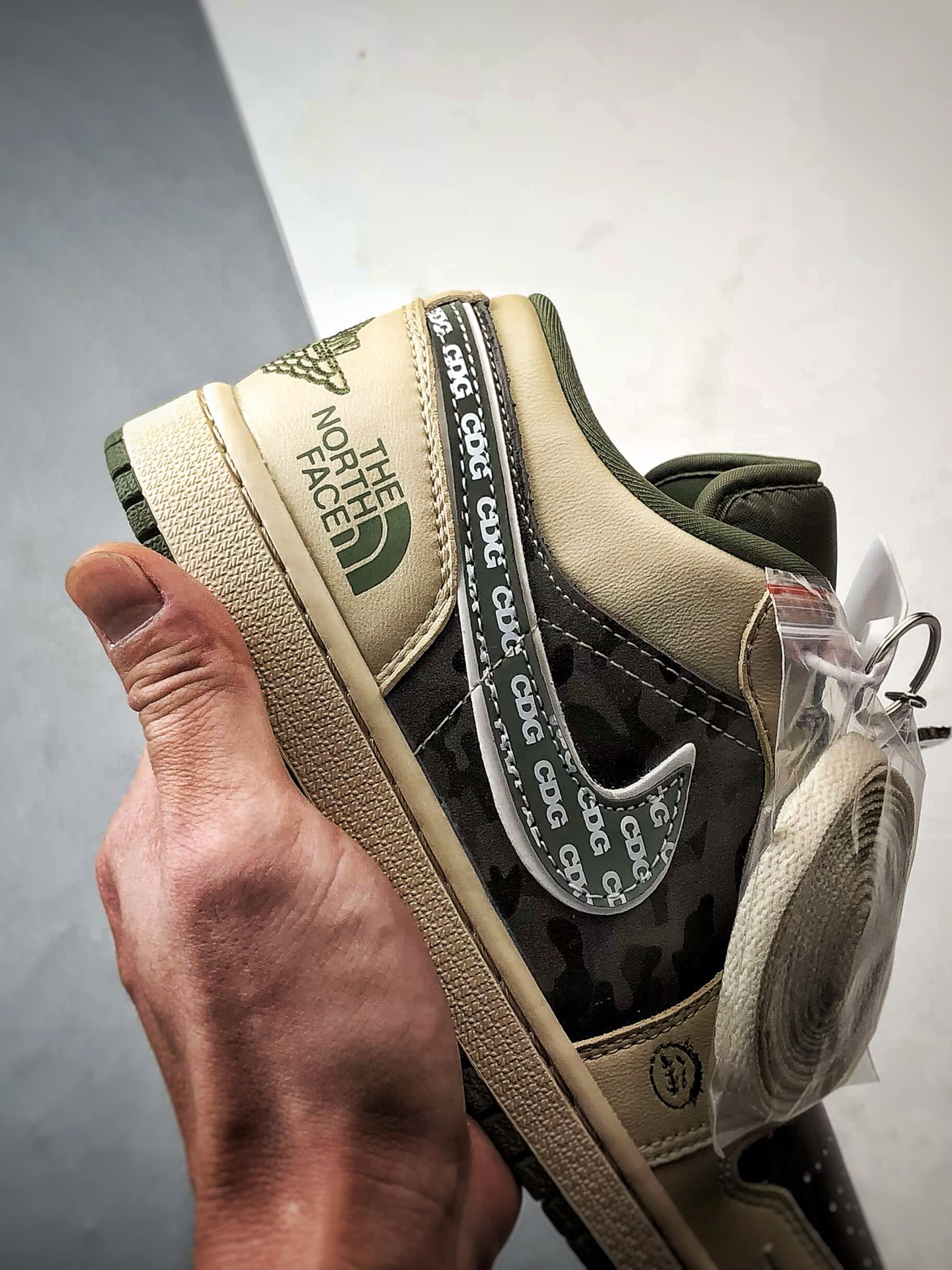Air Jordan 1 Low ”高端定制” 北面棕绿迷彩 QG1988-017 Air Jordan 1 Low ”高端定制” 北面棕绿迷彩 QG1988-017