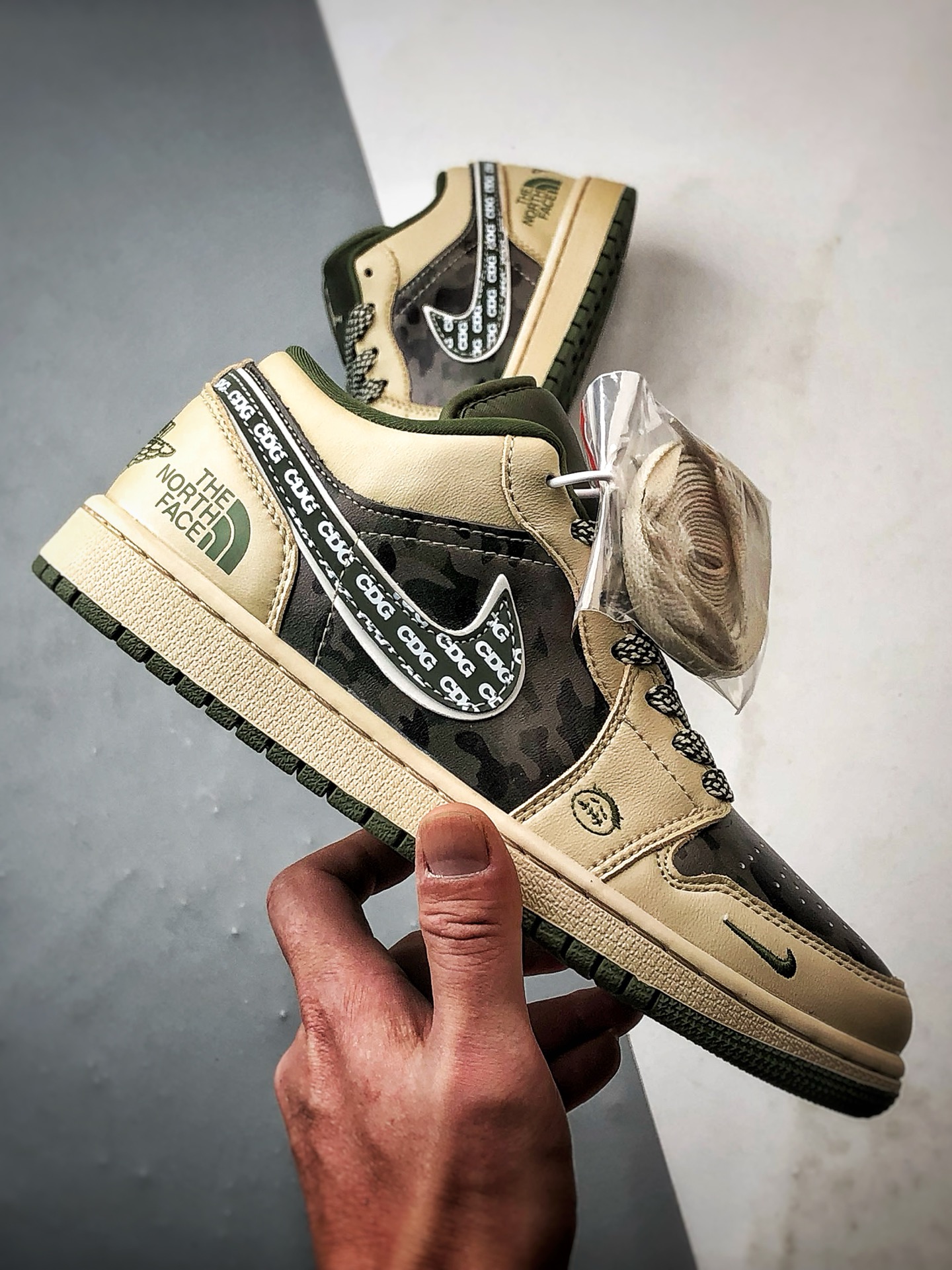 Air Jordan 1 Low ”高端定制” 北面棕绿迷彩 QG1988-017 Air Jordan 1 Low ”高端定制” 北面棕绿迷彩 QG1988-017