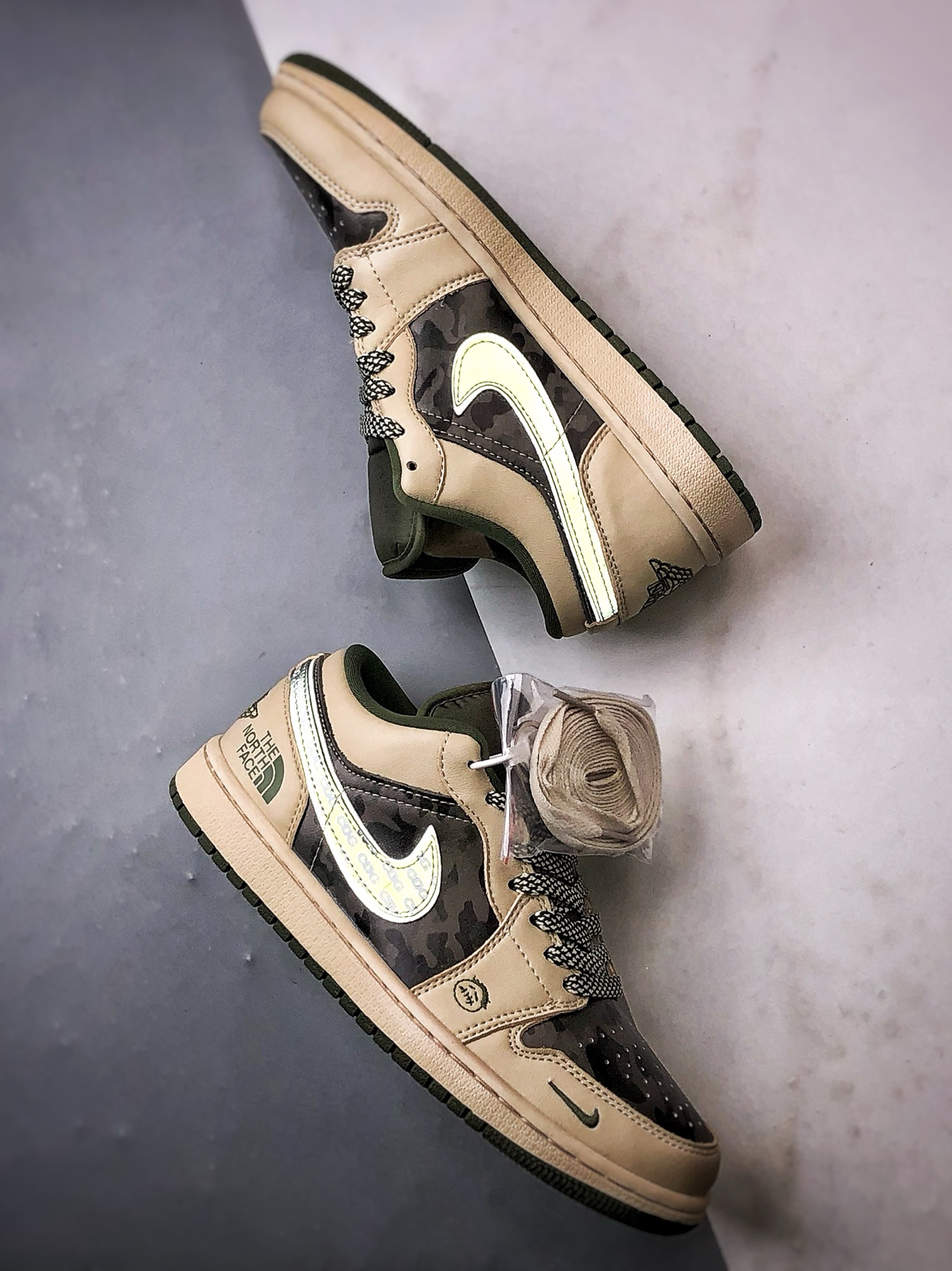 Air Jordan 1 Low ”高端定制” 北面棕绿迷彩 QG1988-017 Air Jordan 1 Low ”高端定制” 北面棕绿迷彩 QG1988-017