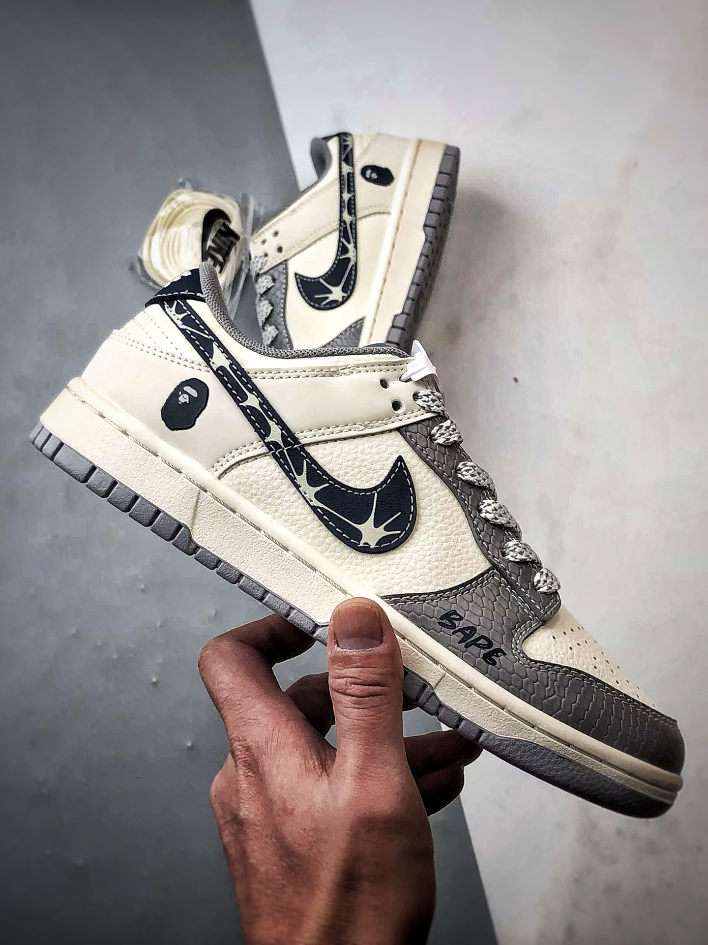 NK Dunk Low Retro ”DIY高端定制” Bape蛇鳞纹米灰蓝 低帮休闲运动板鞋 JP1648-036 NK Dunk Low Retro ”DIY高端定制” Bape蛇鳞纹米灰蓝 低帮休闲运动板鞋 JP1648-036