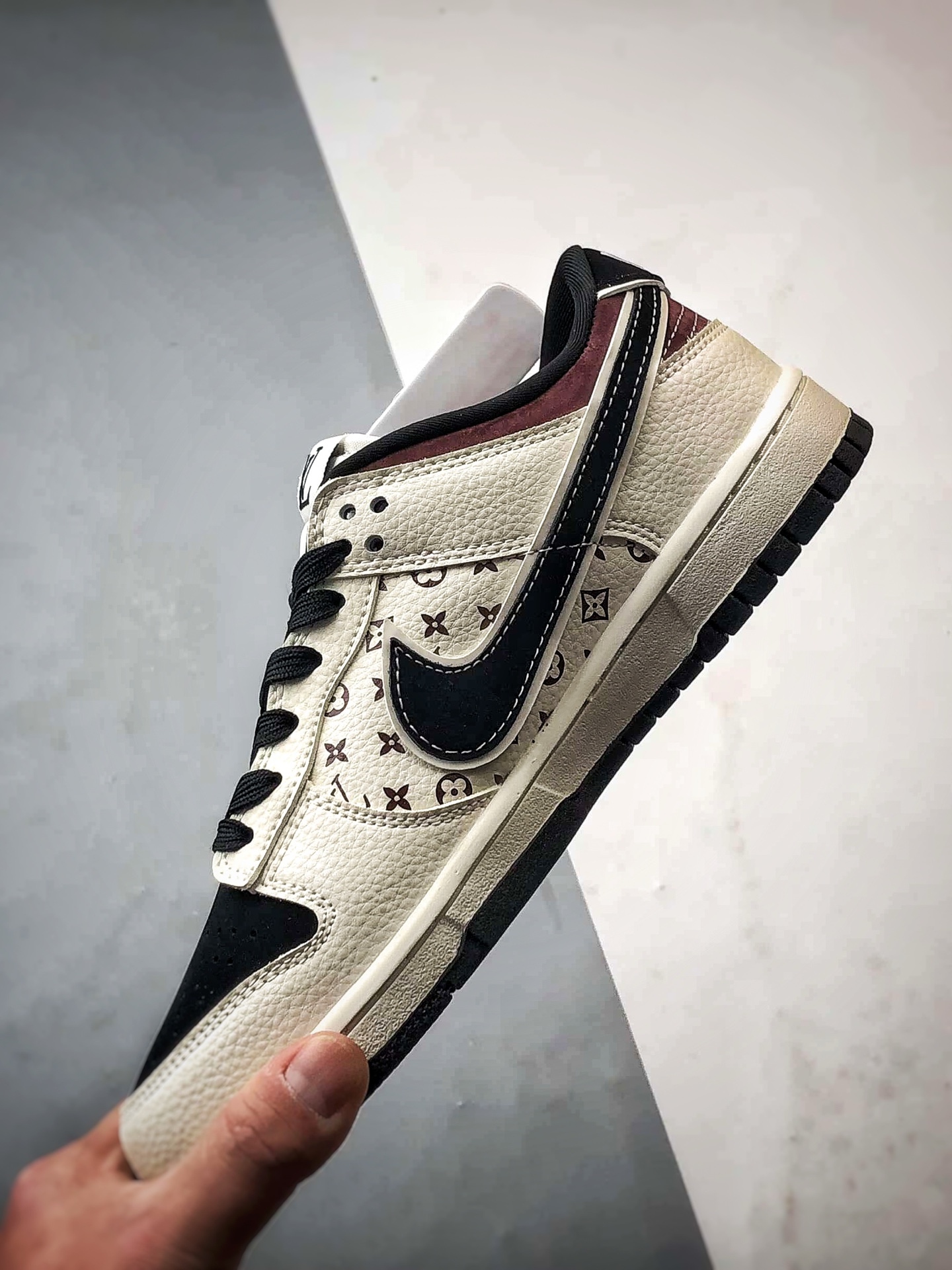 290 NK Dunk Low Retro ”DIY高端定制” LV印花米黑紫 低帮休闲运动板鞋 MN1688-105-Chinese UA Cheap High Quatity Brand Clothes Bags handbags Sneakers wholesale wholesaler seller from China Factory suppliers Fashion Clothing Shoes best Quality Beautiful Price 290 NK Dunk Low Retro ”DIY高端定制” LV印花米黑紫 低帮休闲运动板鞋 MN1688-105