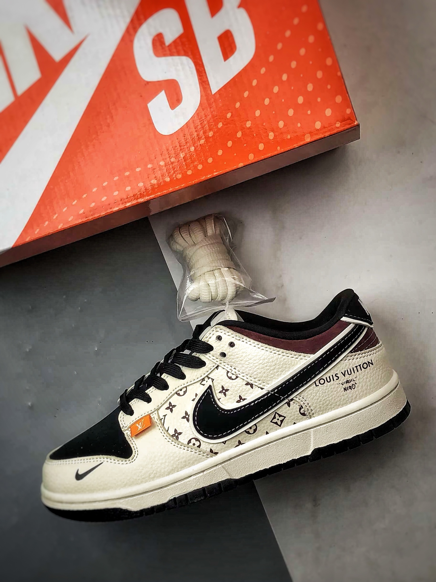 290 NK Dunk Low Retro ”DIY高端定制” LV印花米黑紫 低帮休闲运动板鞋 MN1688-105-Chinese UA Cheap High Quatity Brand Clothes Bags handbags Sneakers wholesale wholesaler seller from China Factory suppliers Fashion Clothing Shoes best Quality Beautiful Price 290 NK Dunk Low Retro ”DIY高端定制” LV印花米黑紫 低帮休闲运动板鞋 MN1688-105