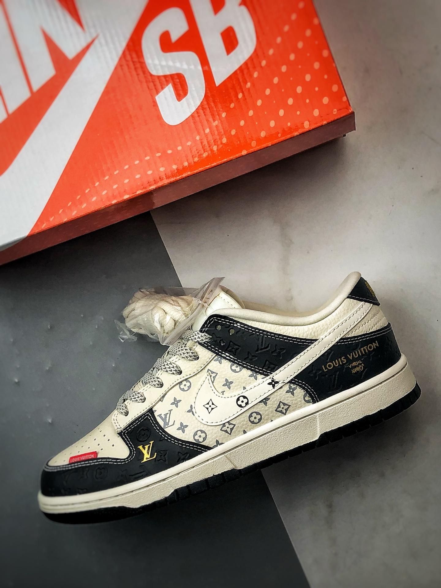 290 NK Dunk Low Retro ”DIY高端定制” LV印花米白黑 低帮休闲运动板鞋 MN1688-106