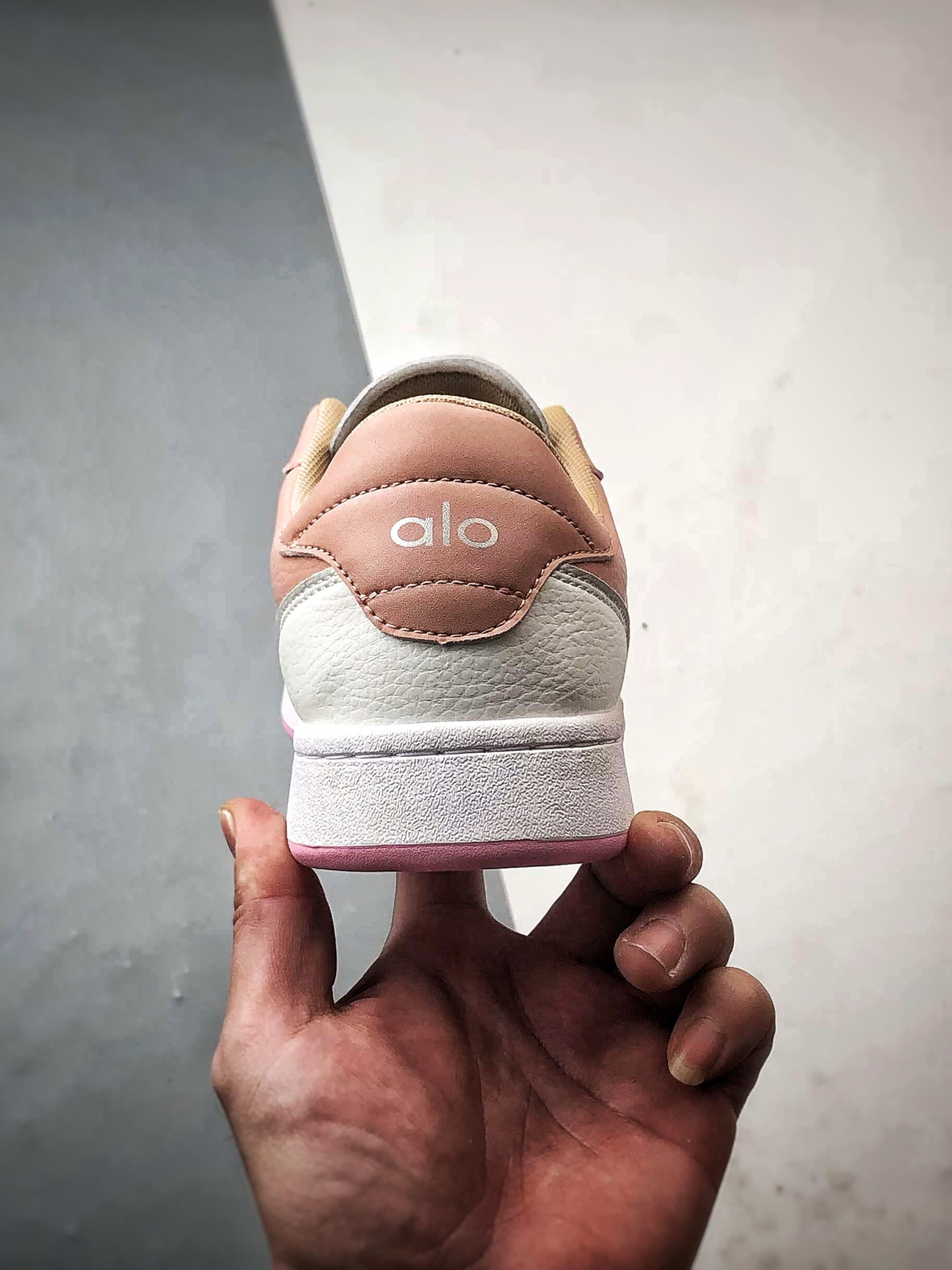 190 alo yoga Recovery Mode 粉白色 舒适简约低帮厚底增高休闲板鞋