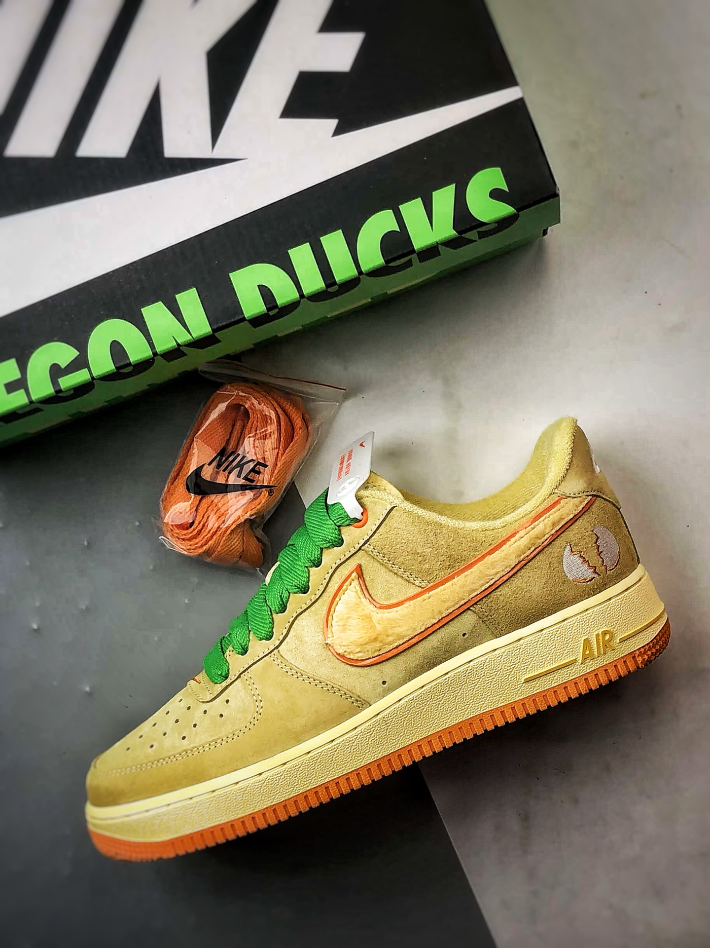 240 DOAF x Air Force 1 Low 黄色 IU7612-700