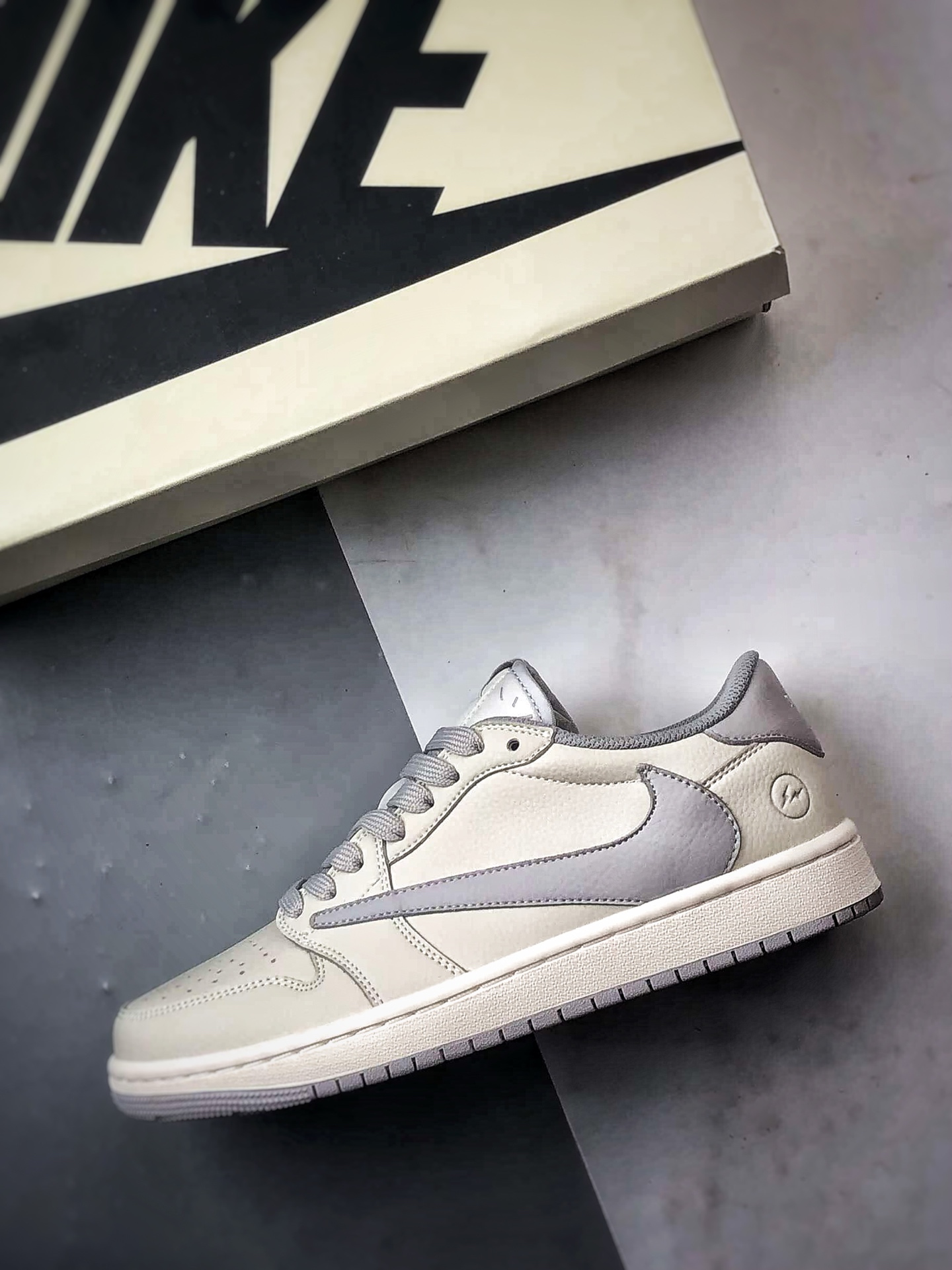 280 Air Jordan 1 Low ”高端定制” 闪电米白灰倒钩 LK1099-062-Chinese UA Cheap High Quatity Brand Clothes Bags handbags Sneakers wholesale wholesaler seller from China Factory suppliers Fashion Clothing Shoes best Quality Beautiful Price 280 Air Jordan 1 Low ”高端定制” 闪电米白灰倒钩 LK1099-062