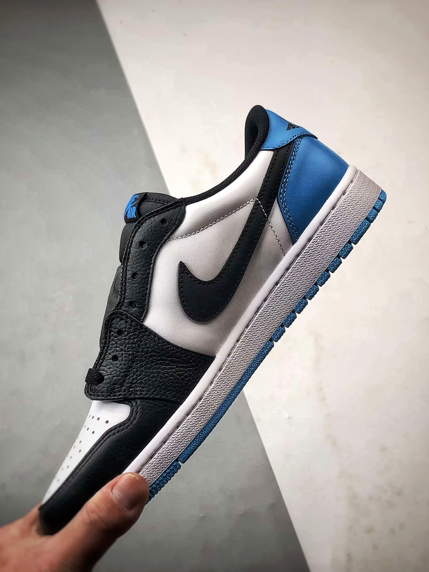320 Air Jordan 1 Low ”Black and Dark Powder Blue” 小闪电黑白蓝 CZ0790-104-Chinese UA Cheap High Quatity Brand Clothes Bags handbags Sneakers wholesale wholesaler seller from China Factory suppliers Fashion Clothing Shoes best Quality Beautiful Price 320 Air Jordan 1 Low ”Black and Dark Powder Blue” 小闪电黑白蓝 CZ0790-104