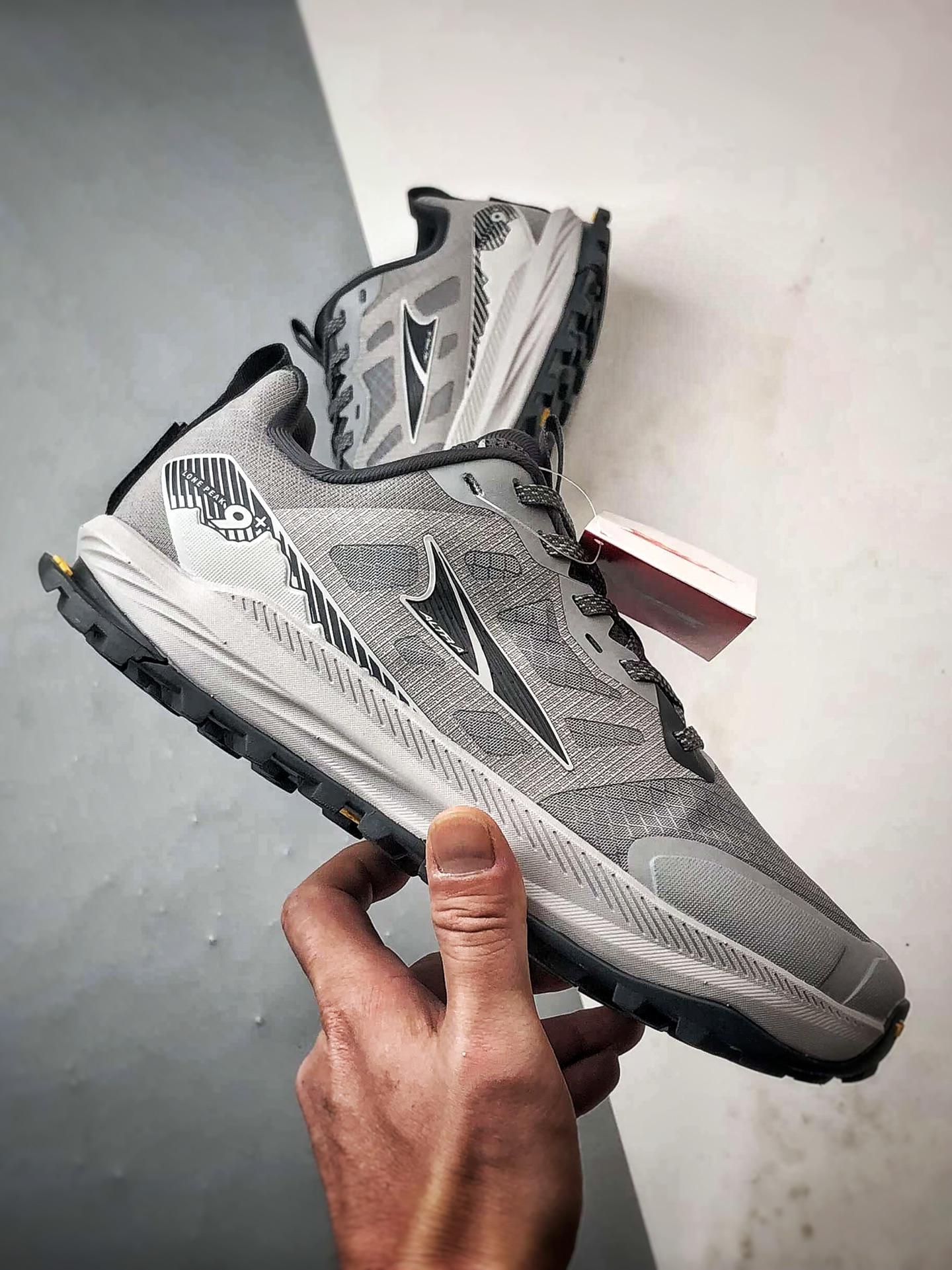 220 Altra Lone Peak 9+ 灰色 派峰9时尚舒适简约百搭透气跑步鞋-Chinese UA Cheap High Quatity Brand Clothes Bags handbags Sneakers wholesale wholesaler seller from China Factory suppliers Fashion Clothing Shoes best Quality Beautiful Price 220 Altra Lone Peak 9+ 灰色 派峰9时尚舒适简约百搭透气跑步鞋