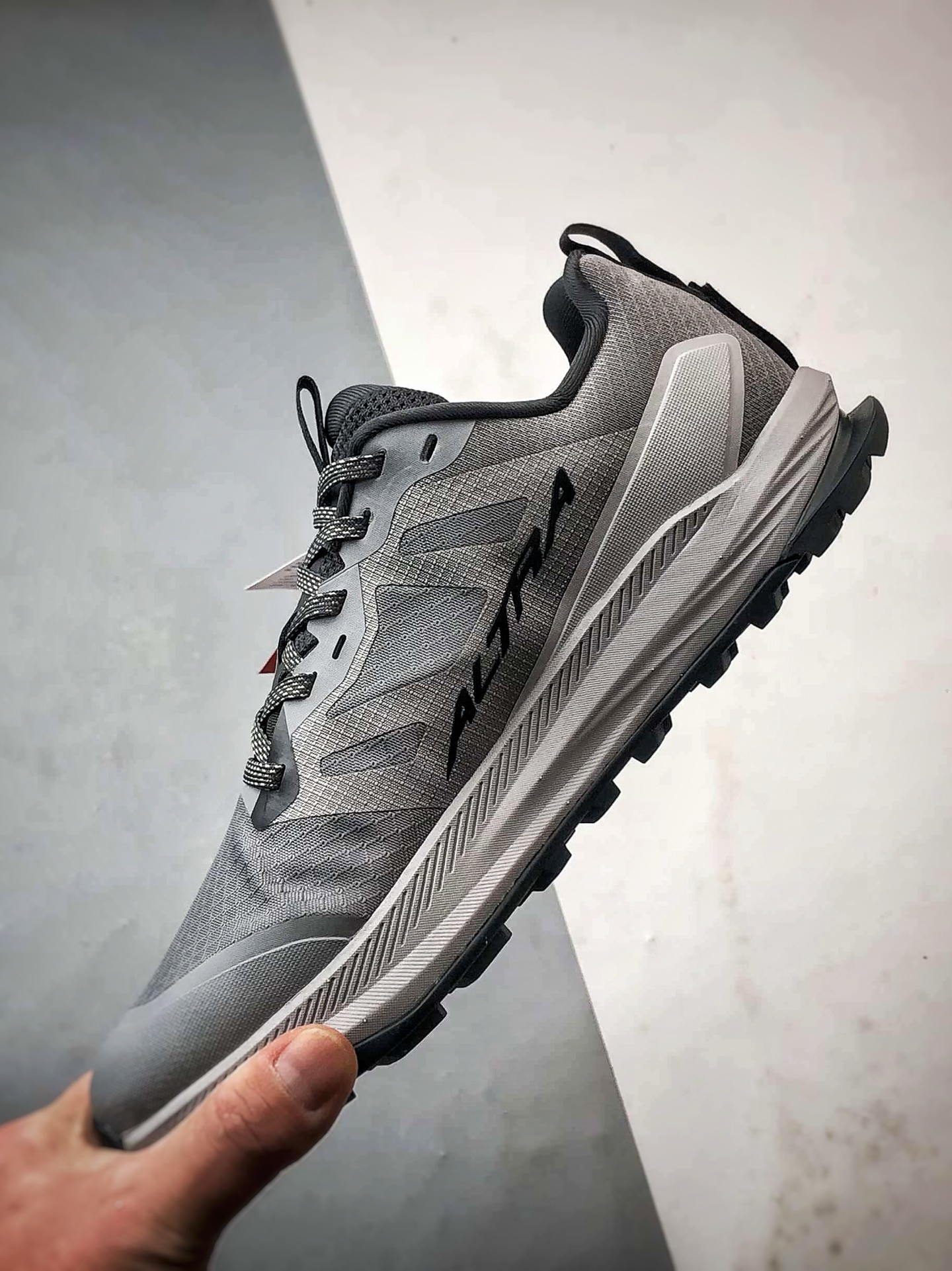 220 Altra Lone Peak 9+ 灰色 派峰9时尚舒适简约百搭透气跑步鞋-Chinese UA Cheap High Quatity Brand Clothes Bags handbags Sneakers wholesale wholesaler seller from China Factory suppliers Fashion Clothing Shoes best Quality Beautiful Price 220 Altra Lone Peak 9+ 灰色 派峰9时尚舒适简约百搭透气跑步鞋