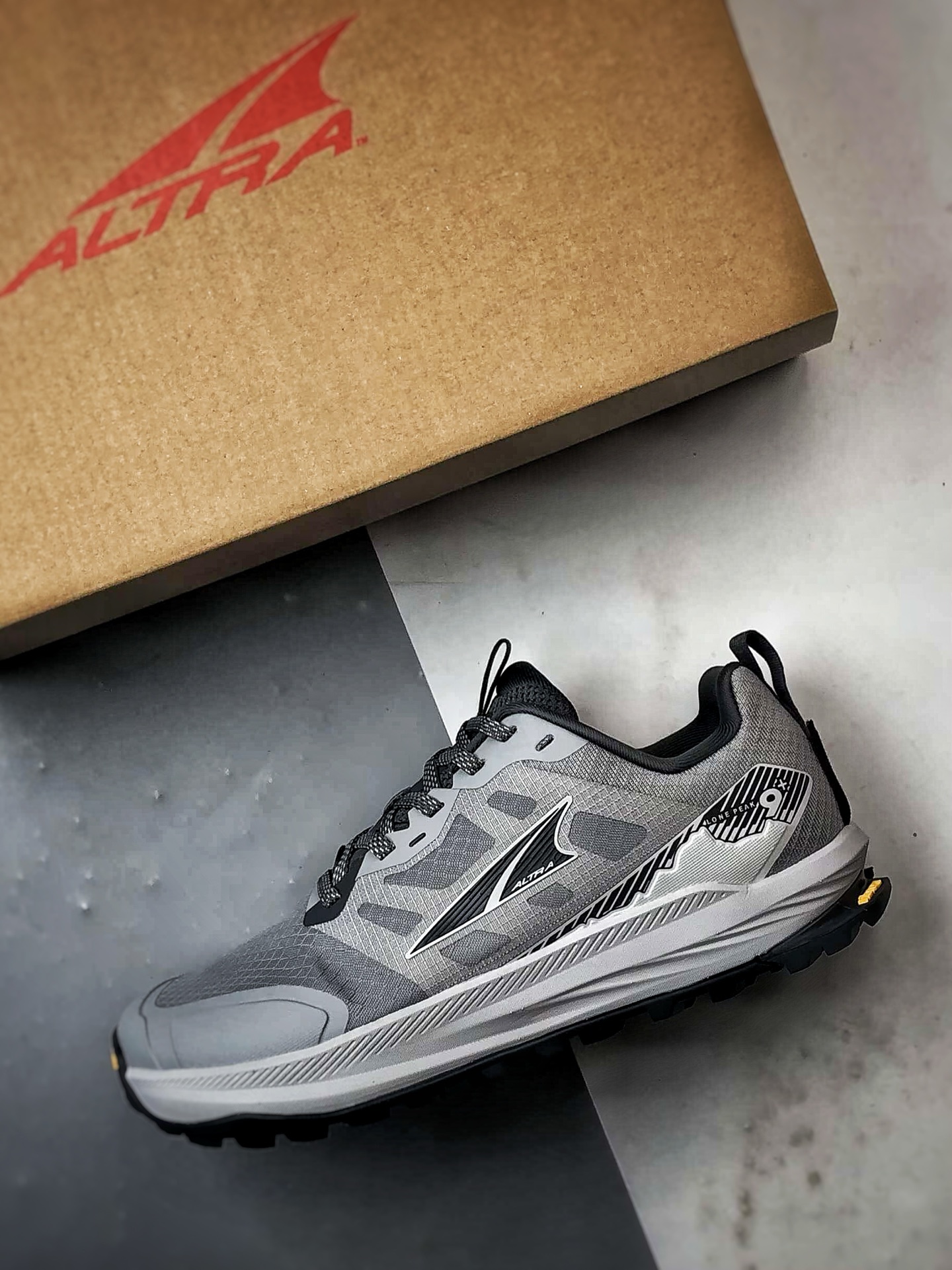 220 Altra Lone Peak 9+ 灰色 派峰9时尚舒适简约百搭透气跑步鞋-Chinese UA Cheap High Quatity Brand Clothes Bags handbags Sneakers wholesale wholesaler seller from China Factory suppliers Fashion Clothing Shoes best Quality Beautiful Price 220 Altra Lone Peak 9+ 灰色 派峰9时尚舒适简约百搭透气跑步鞋