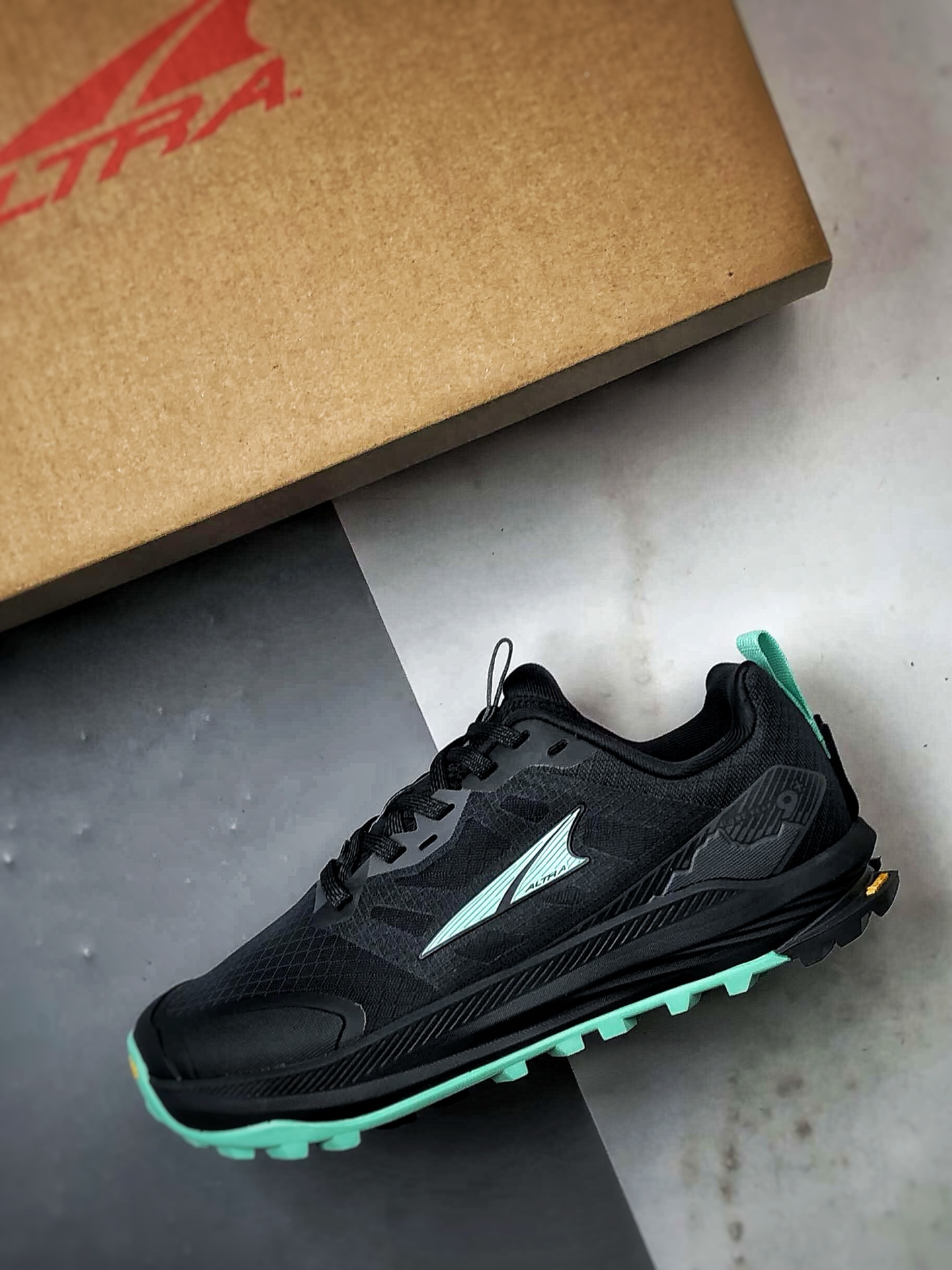 220 Altra Lone Peak 9+ 黑绿色 派峰9时尚舒适简约百搭透气跑步鞋-Chinese UA Cheap High Quatity Brand Clothes Bags handbags Sneakers wholesale wholesaler seller from China Factory suppliers Fashion Clothing Shoes best Quality Beautiful Price 220 Altra Lone Peak 9+ 黑绿色 派峰9时尚舒适简约百搭透气跑步鞋