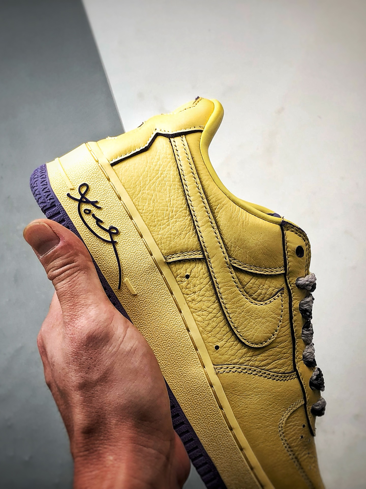 300 Air Force 1 Kobe Bryant 黄色 HV9408-700-Chinese UA Cheap High Quatity Brand Clothes Bags handbags Sneakers wholesale wholesaler seller from China Factory suppliers Fashion Clothing Shoes best Quality Beautiful Price 300 Air Force 1 Kobe Bryant 黄色 HV9408-700