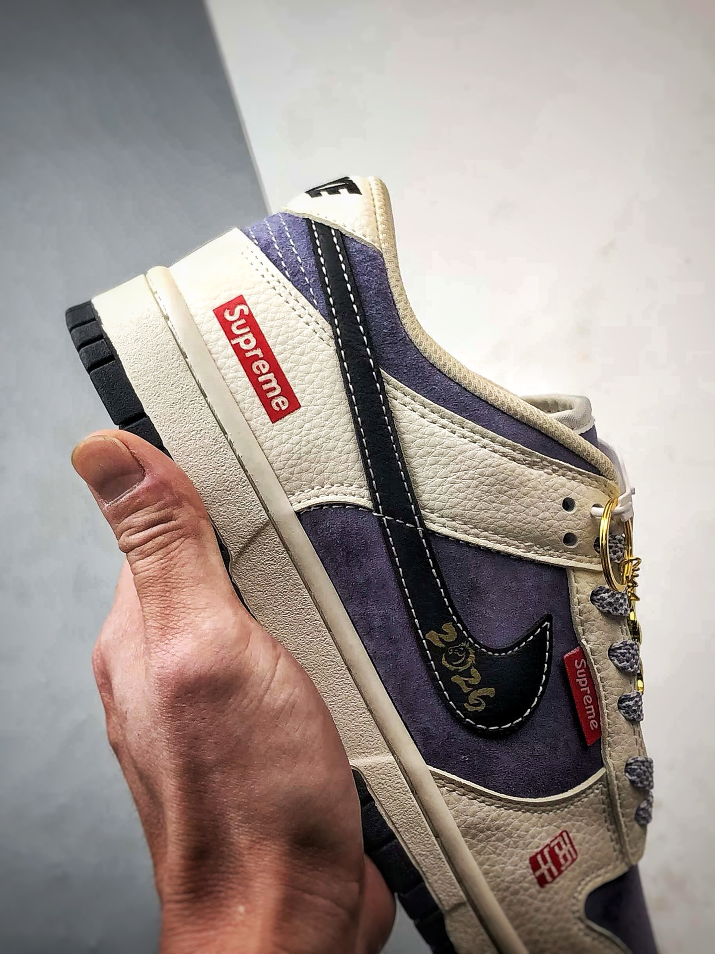NK Dunk Low Retro ”DIY高端定制” Sup马年限定米黑紫 低帮休闲运动板鞋 DN3168-015-Top High Quatity Cheap Sneakers Fashion Clothing Clothes Bags handbags Shoes of all Brand wholesale With The best Quality And Beautiful Price from China Factory Chinese suppliers wholesaler seller NK Dunk Low Retro ”DIY高端定制” Sup马年限定米黑紫 低帮休闲运动板鞋 DN3168-015