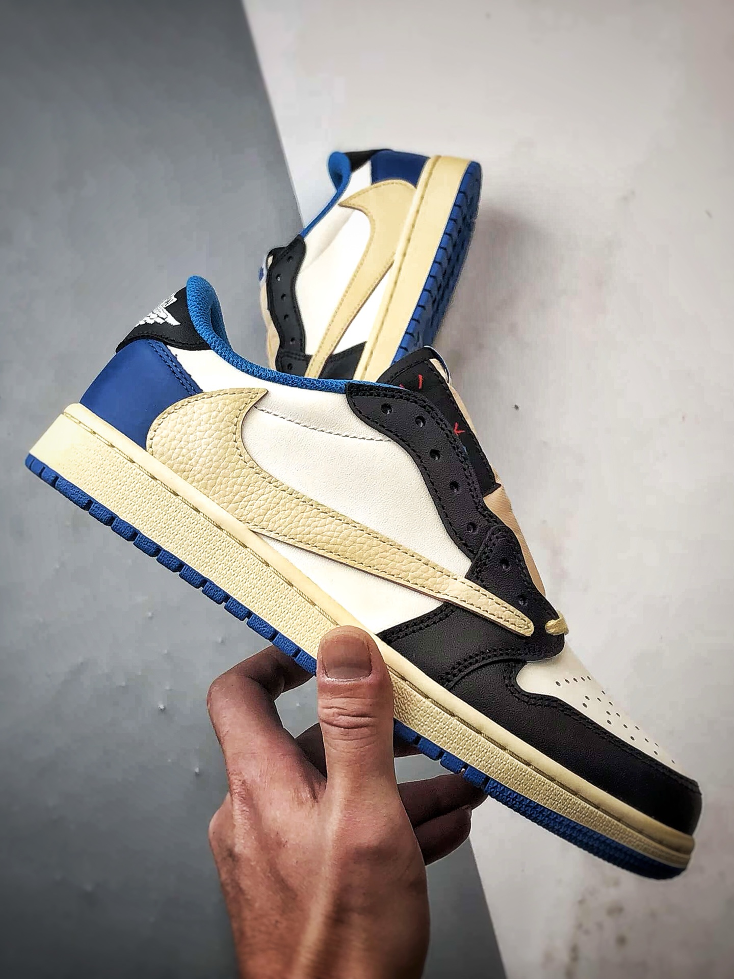 300 Travis Scott x Fragment x Air Jordan 1 Low 三方联名闪电白蓝黑倒钩 DM7866-140-Chinese UA Cheap High Quatity Brand Clothes Bags handbags Sneakers wholesale wholesaler seller from China Factory suppliers Fashion Clothing Shoes best Quality Beautiful Price 300 Travis Scott x Fragment x Air Jordan 1 Low 三方联名闪电白蓝黑倒钩 DM7866-140