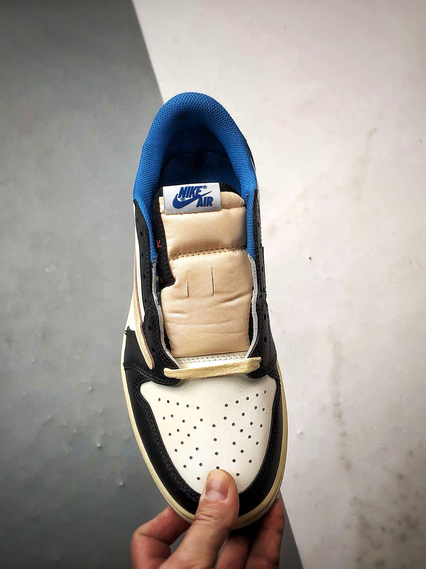 300 Travis Scott x Fragment x Air Jordan 1 Low 三方联名闪电白蓝黑倒钩 DM7866-140-Chinese UA Cheap High Quatity Brand Clothes Bags handbags Sneakers wholesale wholesaler seller from China Factory suppliers Fashion Clothing Shoes best Quality Beautiful Price 300 Travis Scott x Fragment x Air Jordan 1 Low 三方联名闪电白蓝黑倒钩 DM7866-140