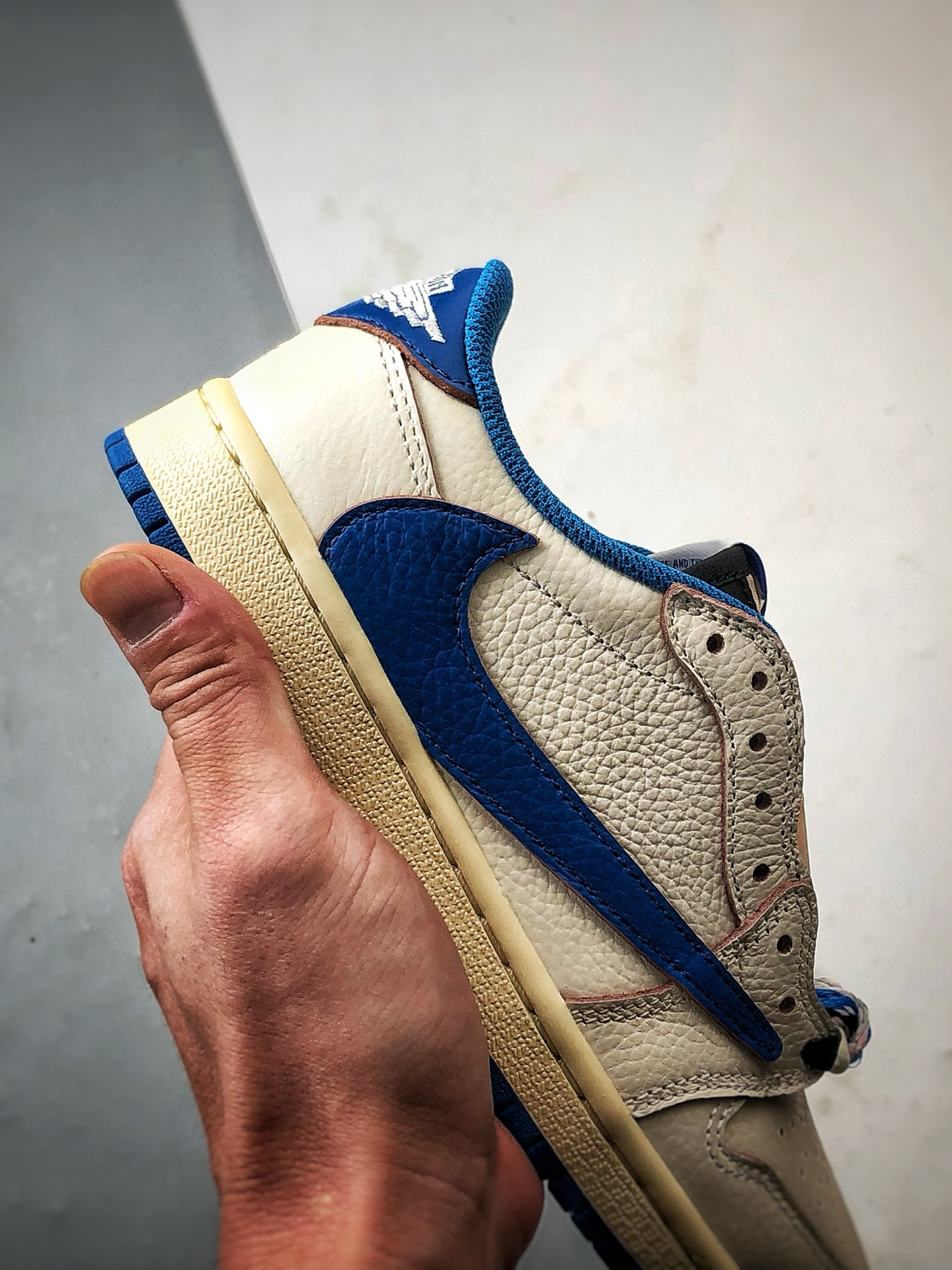 300 Travis Scott x Fragment x Air Jordan 1 Low 三方联名闪电白蓝倒钩 DM7866-104