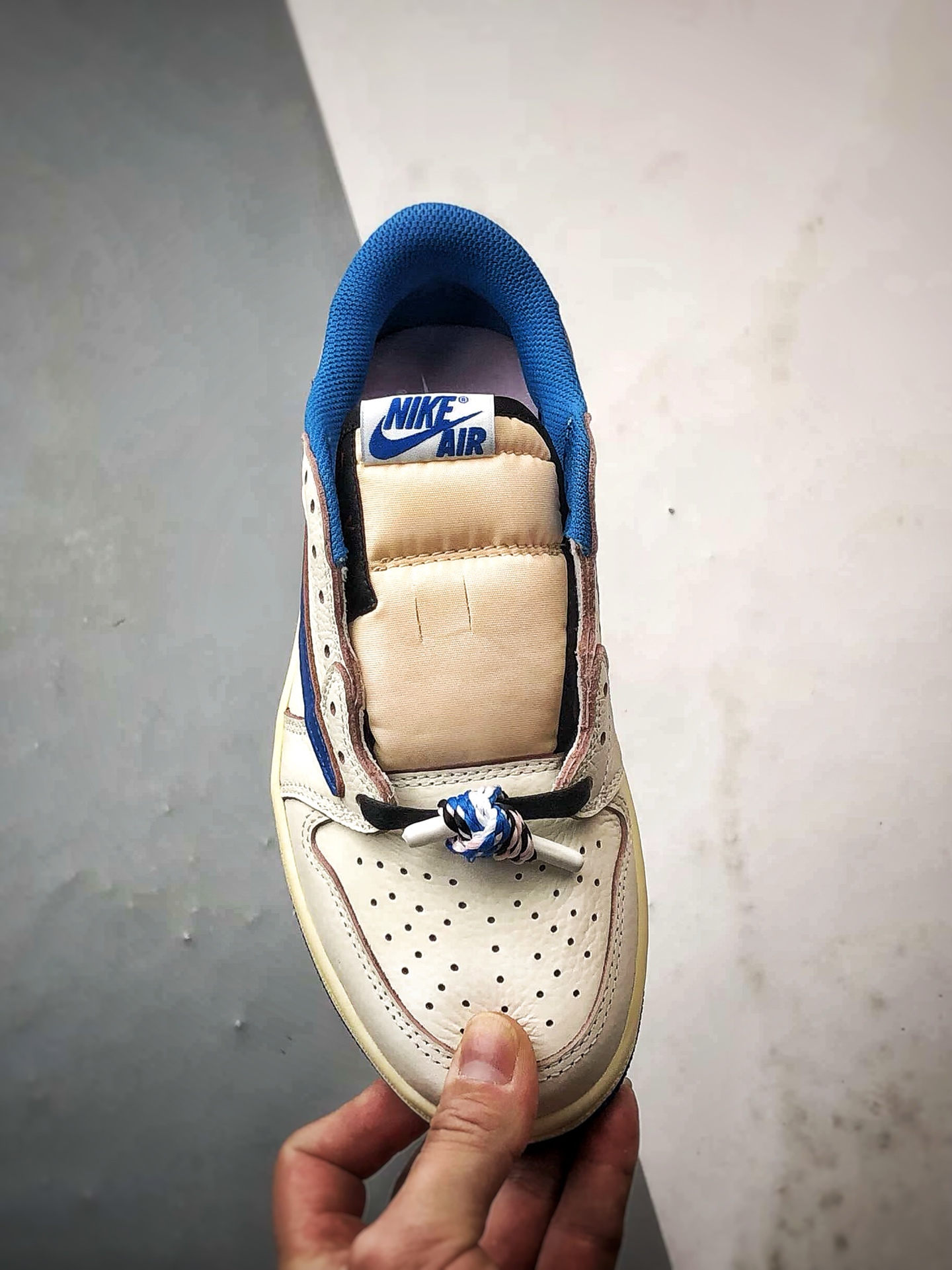 300 Travis Scott x Fragment x Air Jordan 1 Low 三方联名闪电白蓝倒钩 DM7866-104