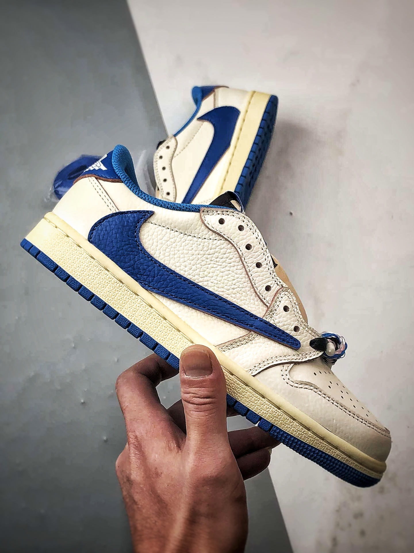 300 Travis Scott x Fragment x Air Jordan 1 Low 三方联名闪电白蓝倒钩 DM7866-104