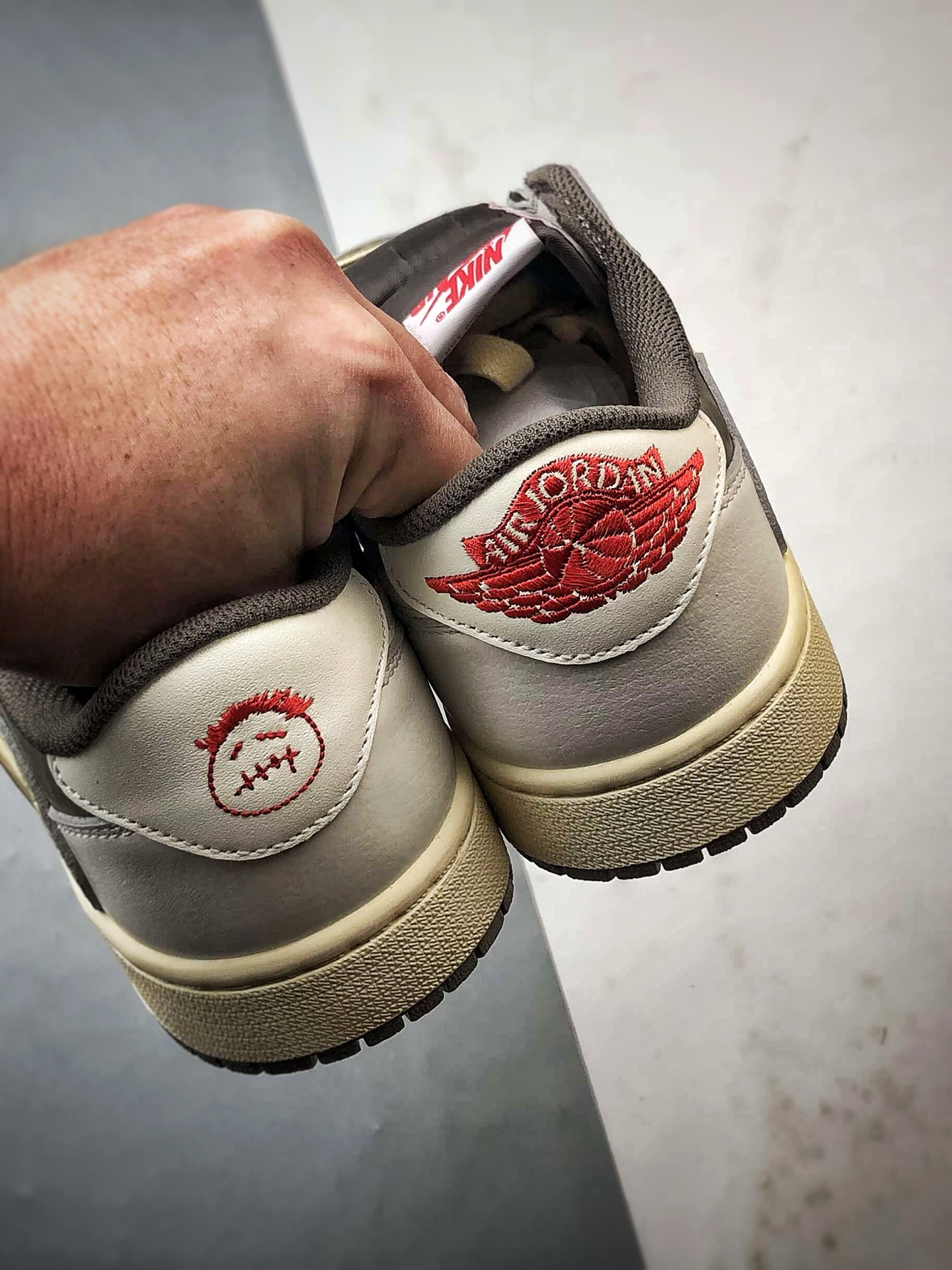 300 Travis Scott x Air Jordan 1 Low 反转摩卡白棕倒钩 DM7866-162-Chinese UA Cheap High Quatity Brand Clothes Bags handbags Sneakers wholesale wholesaler seller from China Factory suppliers Fashion Clothing Shoes best Quality Beautiful Price 300 Travis Scott x Air Jordan 1 Low 反转摩卡白棕倒钩 DM7866-162