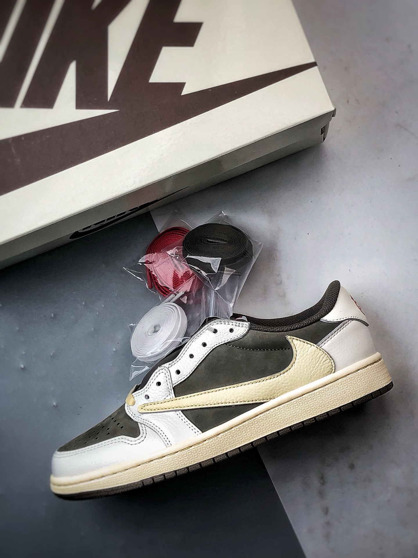 300 Travis Scott x Air Jordan 1 Low 反转摩卡白棕倒钩 DM7866-162-Chinese UA Cheap High Quatity Brand Clothes Bags handbags Sneakers wholesale wholesaler seller from China Factory suppliers Fashion Clothing Shoes best Quality Beautiful Price 300 Travis Scott x Air Jordan 1 Low 反转摩卡白棕倒钩 DM7866-162