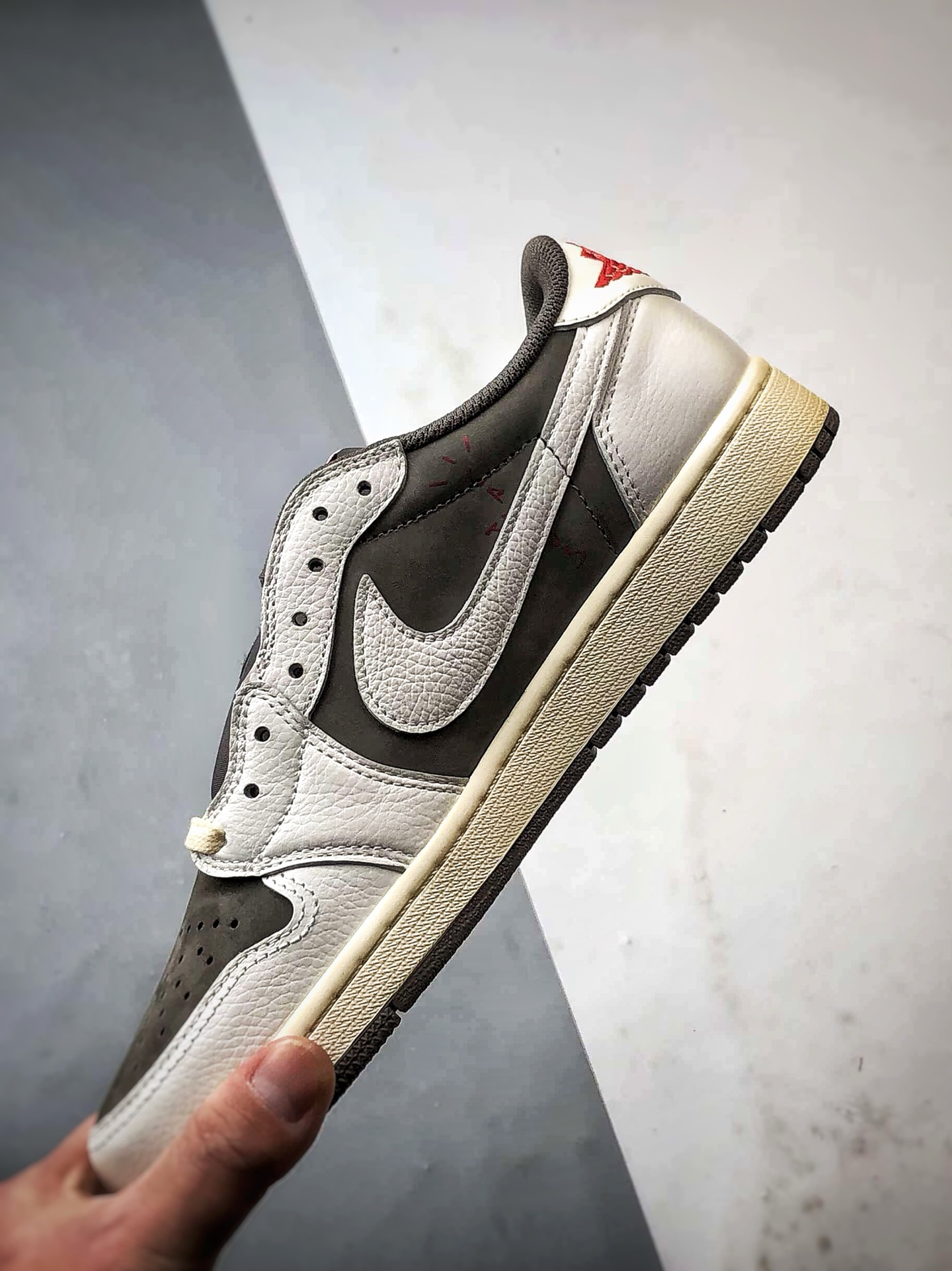 300 Travis Scott x Air Jordan 1 Low 反转摩卡白棕倒钩 DM7866-162-Chinese UA Cheap High Quatity Brand Clothes Bags handbags Sneakers wholesale wholesaler seller from China Factory suppliers Fashion Clothing Shoes best Quality Beautiful Price 300 Travis Scott x Air Jordan 1 Low 反转摩卡白棕倒钩 DM7866-162
