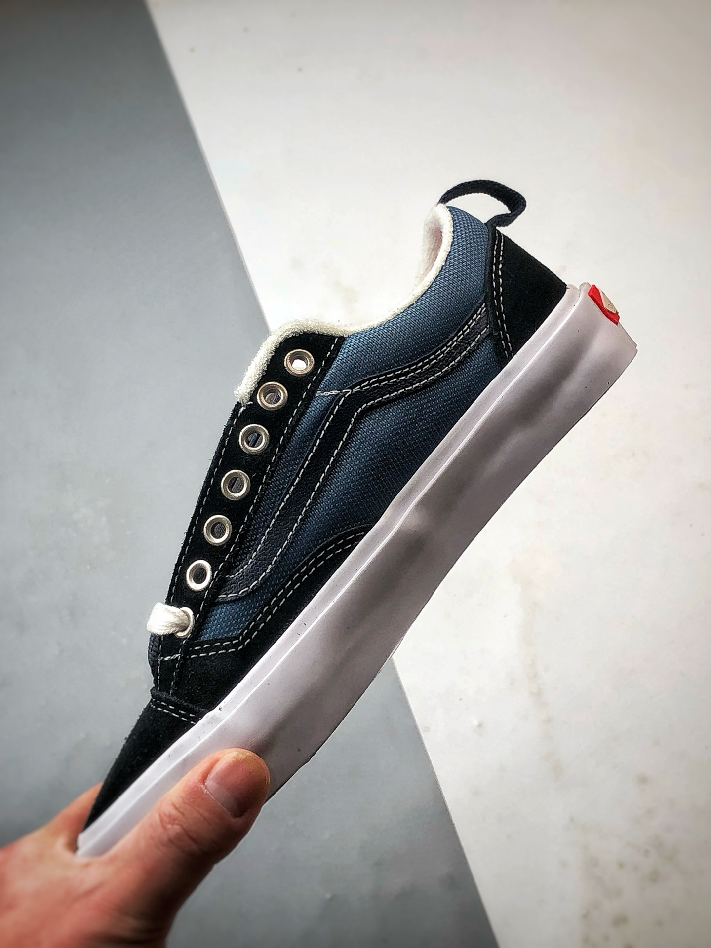 140 Vans Skate Old Skool 36 蓝黑 同步 低帮经典舒适滑板鞋 VN000D5RHT3-Chinese UA Cheap High Quatity Brand Clothes Bags handbags Sneakers wholesale wholesaler seller from China Factory suppliers Fashion Clothing Shoes best Quality Beautiful Price 140 Vans Skate Old Skool 36 蓝黑 同步 低帮经典舒适滑板鞋 VN000D5RHT3