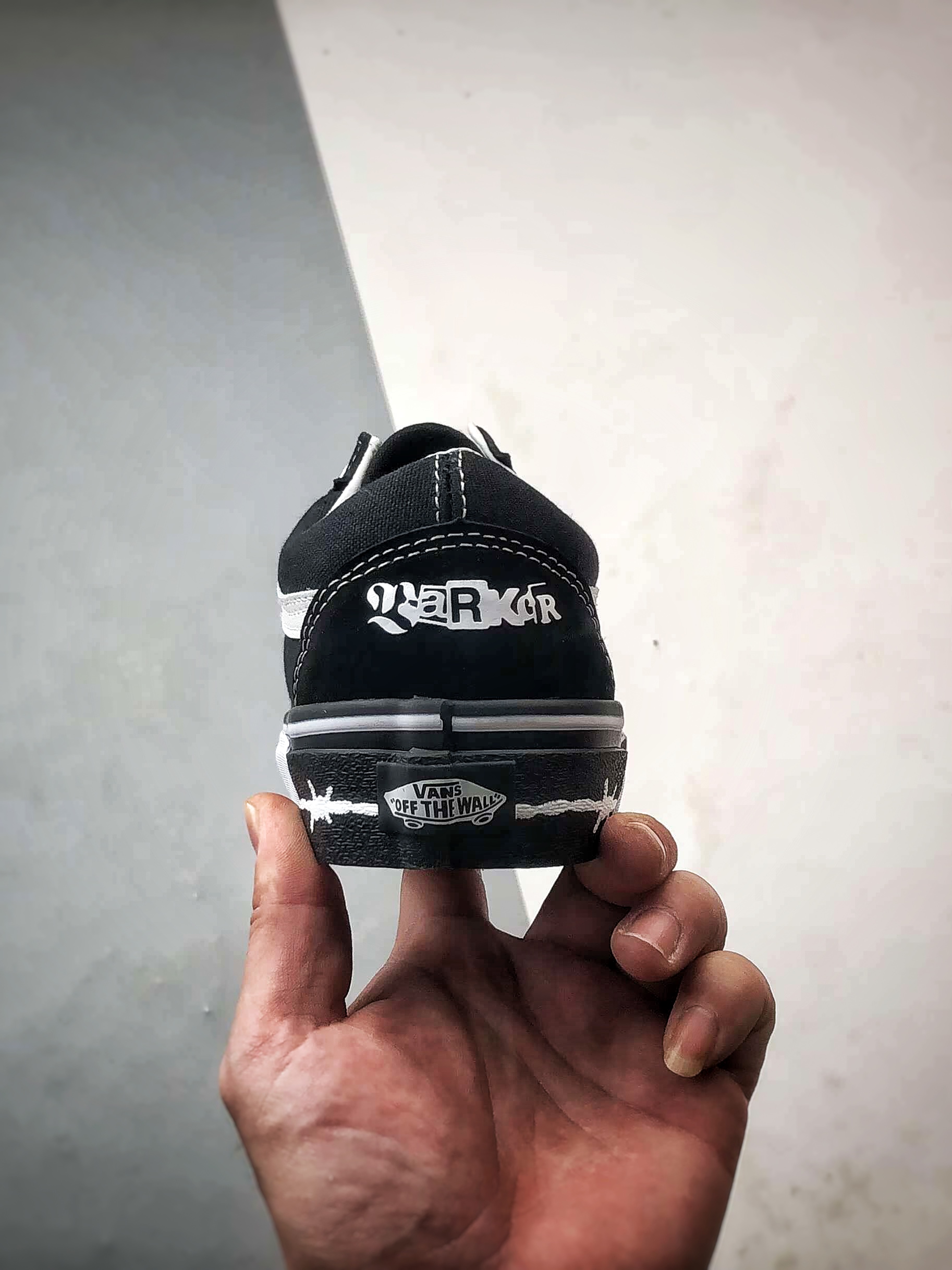 170 Vans x Travis Barker Old Skool 黑白 万斯新款 低帮舒适硫化休闲板鞋 VN000E9TMCG-Chinese UA Cheap High Quatity Brand Clothes Bags handbags Sneakers wholesale wholesaler seller from China Factory suppliers Fashion Clothing Shoes best Quality Beautiful Price 170 Vans x Travis Barker Old Skool 黑白 万斯新款 低帮舒适硫化休闲板鞋 VN000E9TMCG