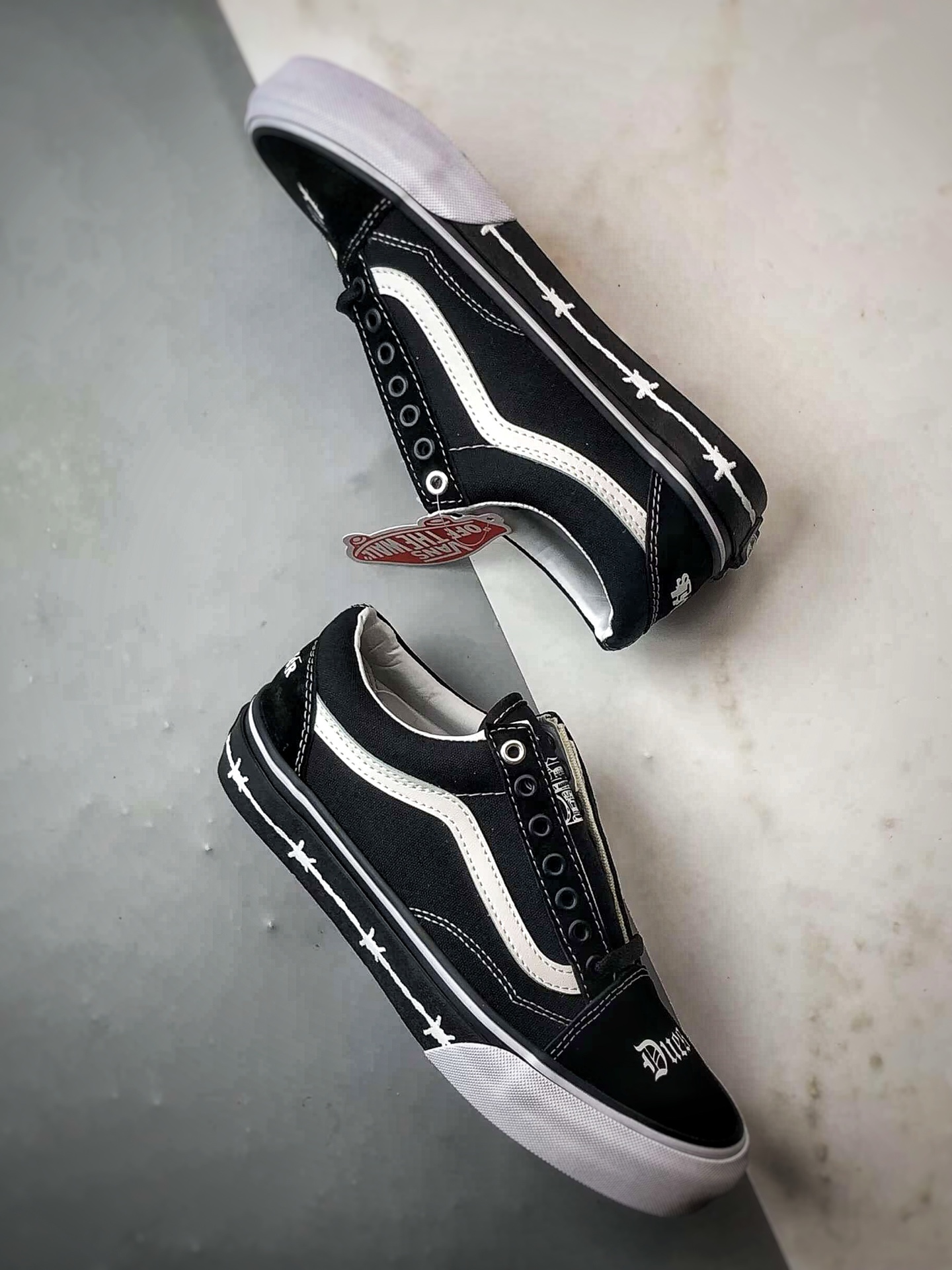 170 Vans x Travis Barker Old Skool 黑白 万斯新款 低帮舒适硫化休闲板鞋 VN000E9TMCG-Chinese UA Cheap High Quatity Brand Clothes Bags handbags Sneakers wholesale wholesaler seller from China Factory suppliers Fashion Clothing Shoes best Quality Beautiful Price 170 Vans x Travis Barker Old Skool 黑白 万斯新款 低帮舒适硫化休闲板鞋 VN000E9TMCG
