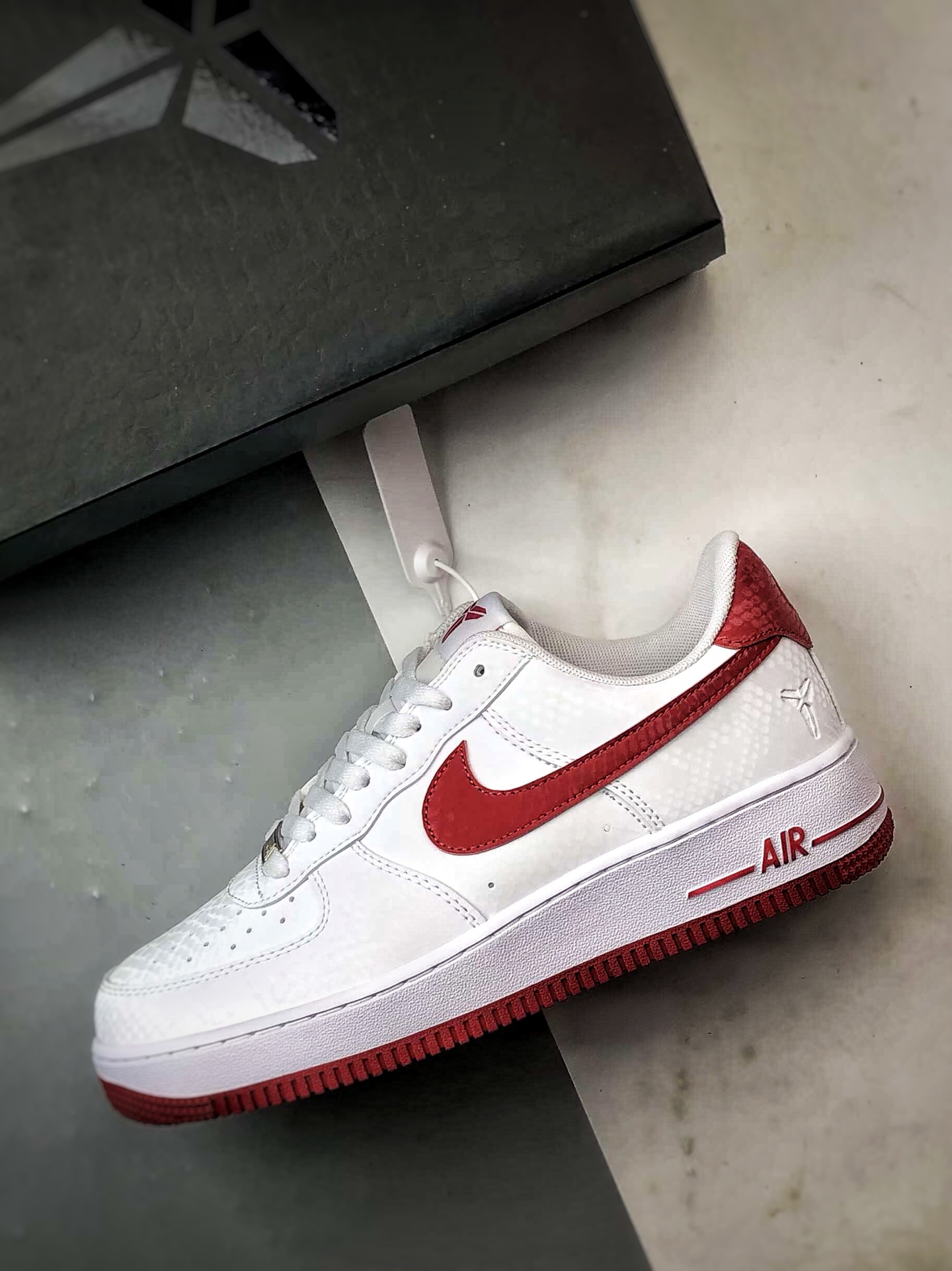 220 Kobe Bryant x Air Force 1 Low 白红 IB0018-101-Chinese UA Cheap High Quatity Brand Clothes Bags handbags Sneakers wholesale wholesaler seller from China Factory suppliers Fashion Clothing Shoes best Quality Beautiful Price 220 Kobe Bryant x Air Force 1 Low 白红 IB0018-101
