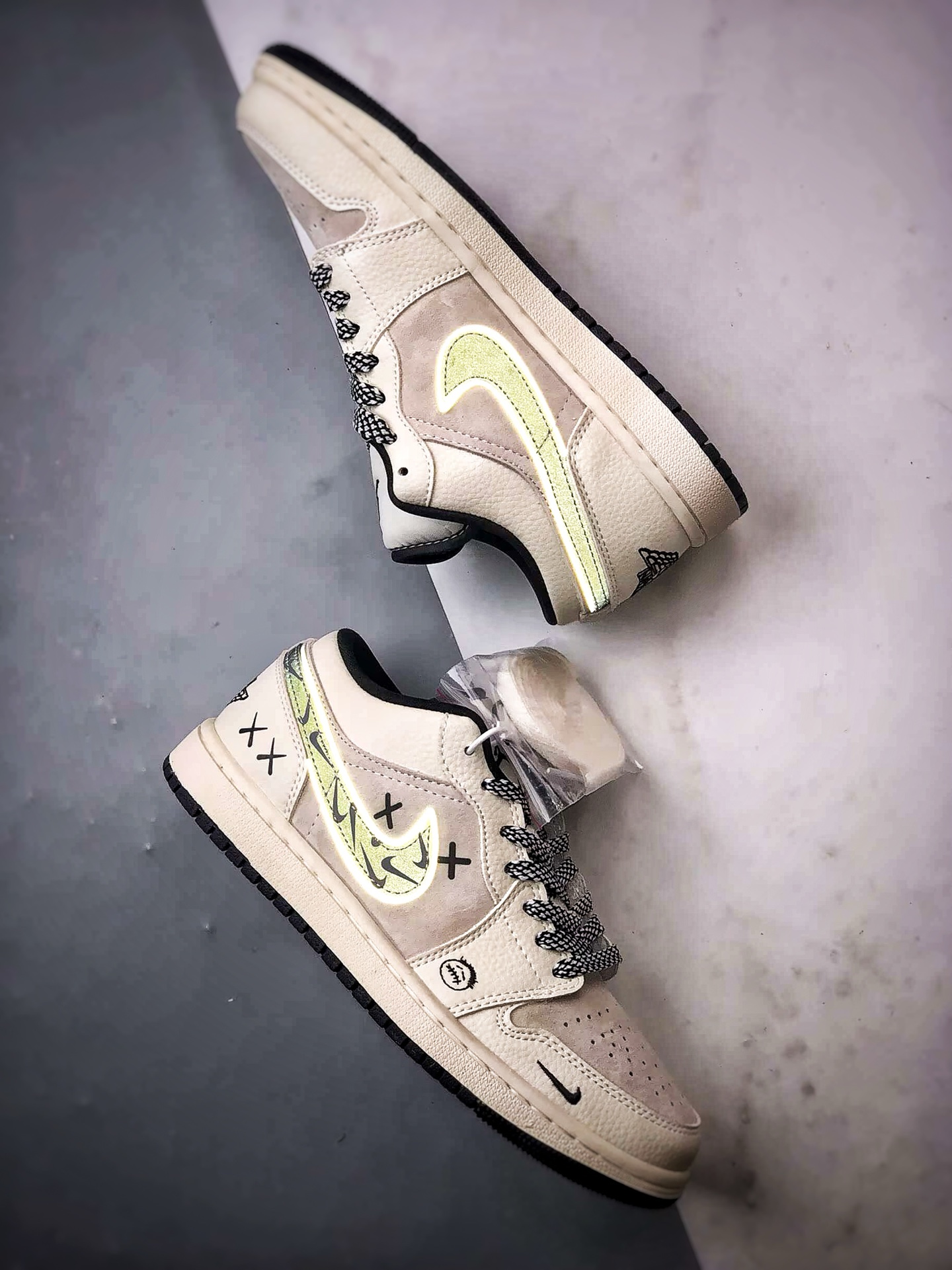 290 Air Jordan 1 Low ”高端定制” Kaws米灰黑 LR8888-019-Chinese UA Cheap High Quatity Brand Clothes Bags handbags Sneakers wholesale wholesaler seller from China Factory suppliers Fashion Clothing Shoes best Quality Beautiful Price 290 Air Jordan 1 Low ”高端定制” Kaws米灰黑 LR8888-019