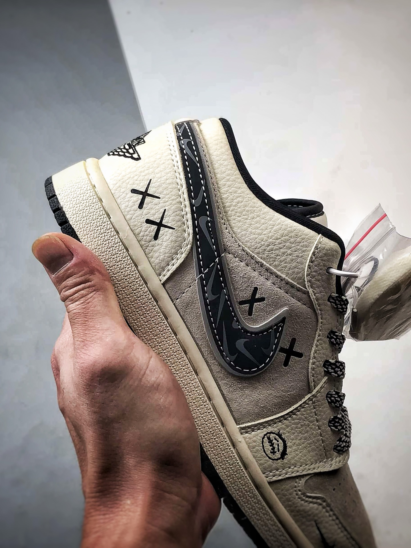 290 Air Jordan 1 Low ”高端定制” Kaws米灰黑 LR8888-019-Chinese UA Cheap High Quatity Brand Clothes Bags handbags Sneakers wholesale wholesaler seller from China Factory suppliers Fashion Clothing Shoes best Quality Beautiful Price 290 Air Jordan 1 Low ”高端定制” Kaws米灰黑 LR8888-019