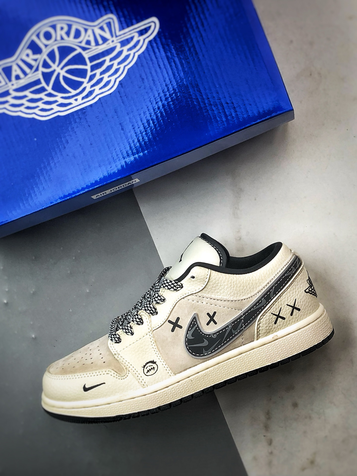 290 Air Jordan 1 Low ”高端定制” Kaws米灰黑 LR8888-019-Chinese UA Cheap High Quatity Brand Clothes Bags handbags Sneakers wholesale wholesaler seller from China Factory suppliers Fashion Clothing Shoes best Quality Beautiful Price 290 Air Jordan 1 Low ”高端定制” Kaws米灰黑 LR8888-019