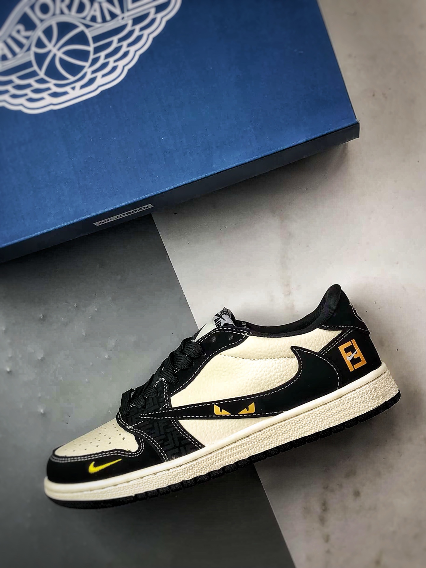 290 Air Jordan 1 Low ”高端定制” 芬迪米白黑倒钩 DD7866-110