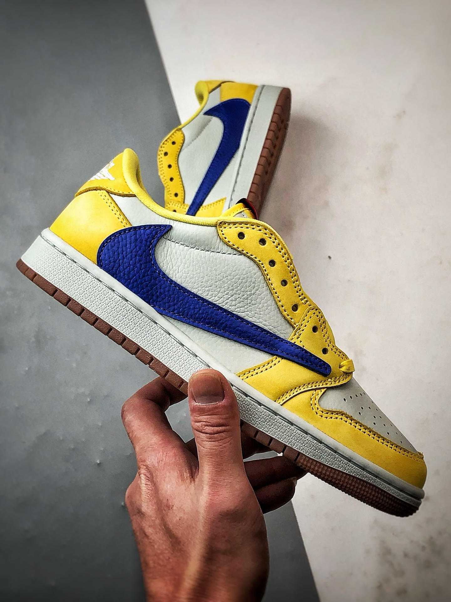 放店💰250
Travis Scott x Air Jordan 1 Low OG
金丝雀黄蓝倒钩 新晋纯原大厂出品
#一针一线真实原数据打版制作 原厂配置 原装批次区别市面 原厂大底磨具真实半码 同步原厂尺码段 原厂Prime Asia贝利进口皮料加持 原盒原配 原厂拉帮工艺 针距密度一致 后跟弧度收口自然不对折 极致一眼正品既视感 进口电脑针车工艺 鞋面清洁度最高QC检验标准 控制溢胶 广东原厂电绣工艺 专供外贸鬼佬 原鞋玩家都懂👊🏻
货号:DZ4137-700
尺码:35.5 36 36.5 37.5 38 38.5 39 40 40.5 41 42 42.5 43 44 44.5 45 46 47.5 48.5
编码#A-C37203